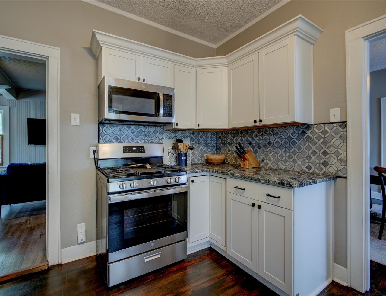 18-12 Kitchen.jpg