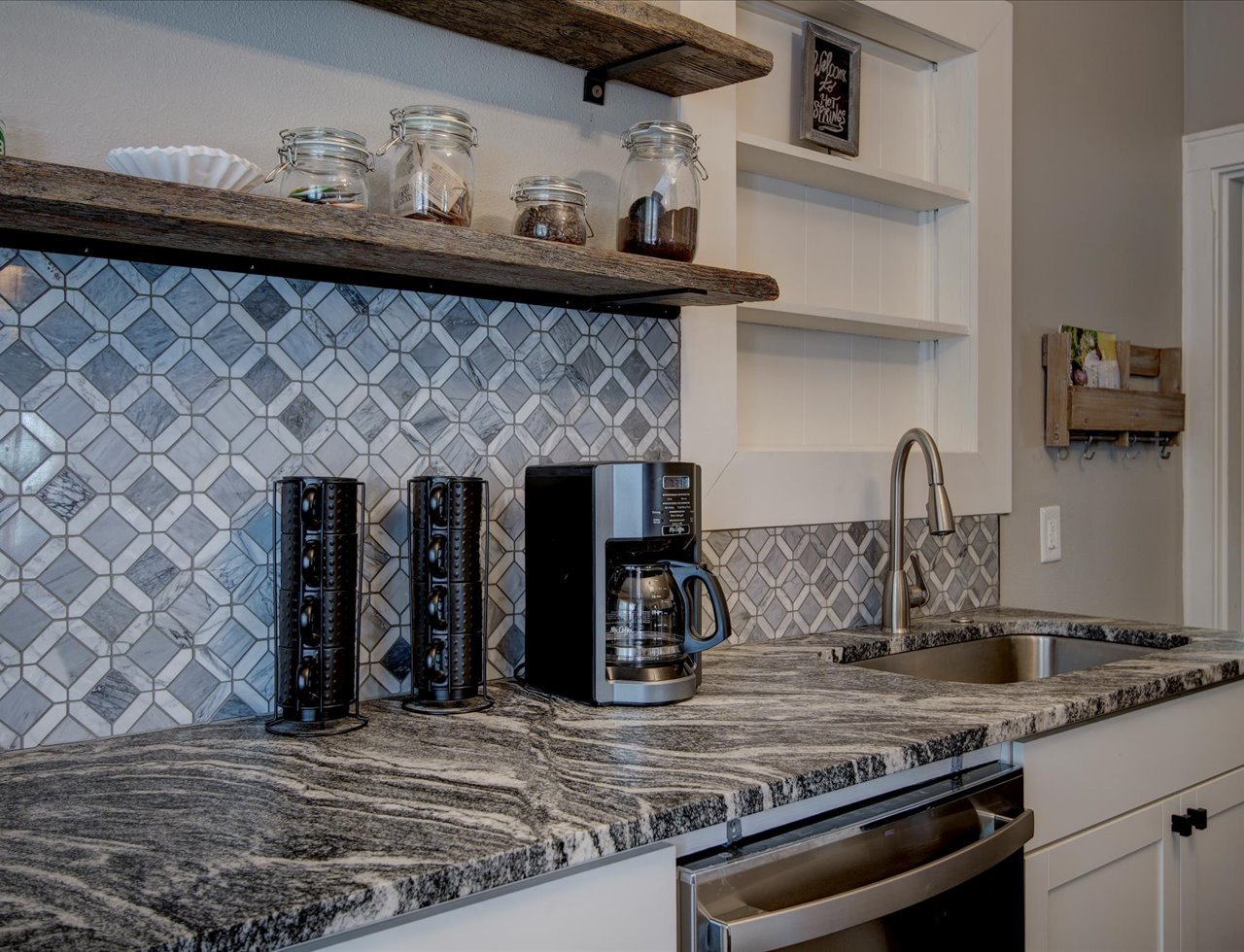 17-11 Kitchen.jpg