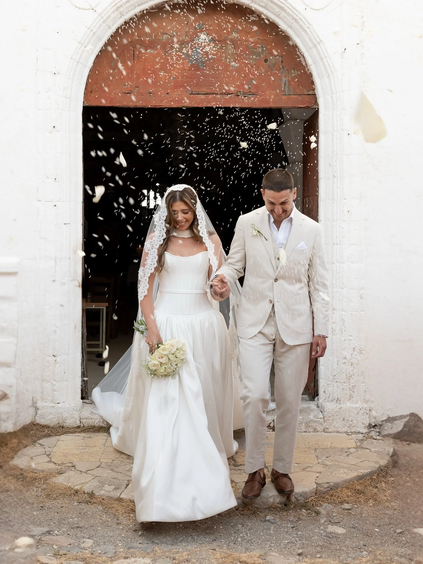 Georgia &amp; Stefano&rsquo;s Greek Island Wedding 🇬🇷

Georgia and Stefano celebrated their love on the beautiful island of Kithira. This place holds deep meaning for Georgia as it&rsquo;s where her family is from and where her yiayia once lived. T