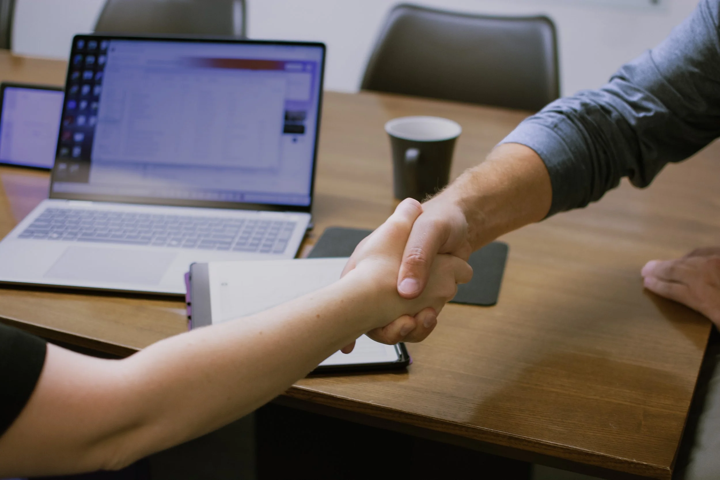Photo of Jenn Siguenza, Luna Business Services owner, shaking hands with a client