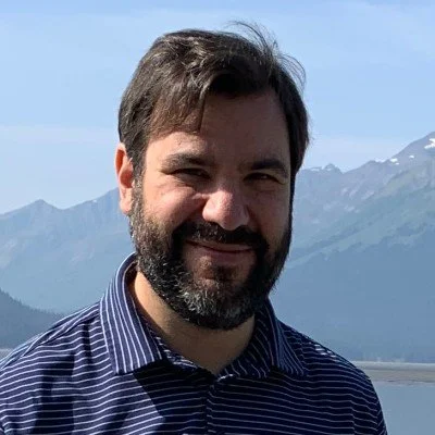 Cesar Alaniz Headshot.jpeg