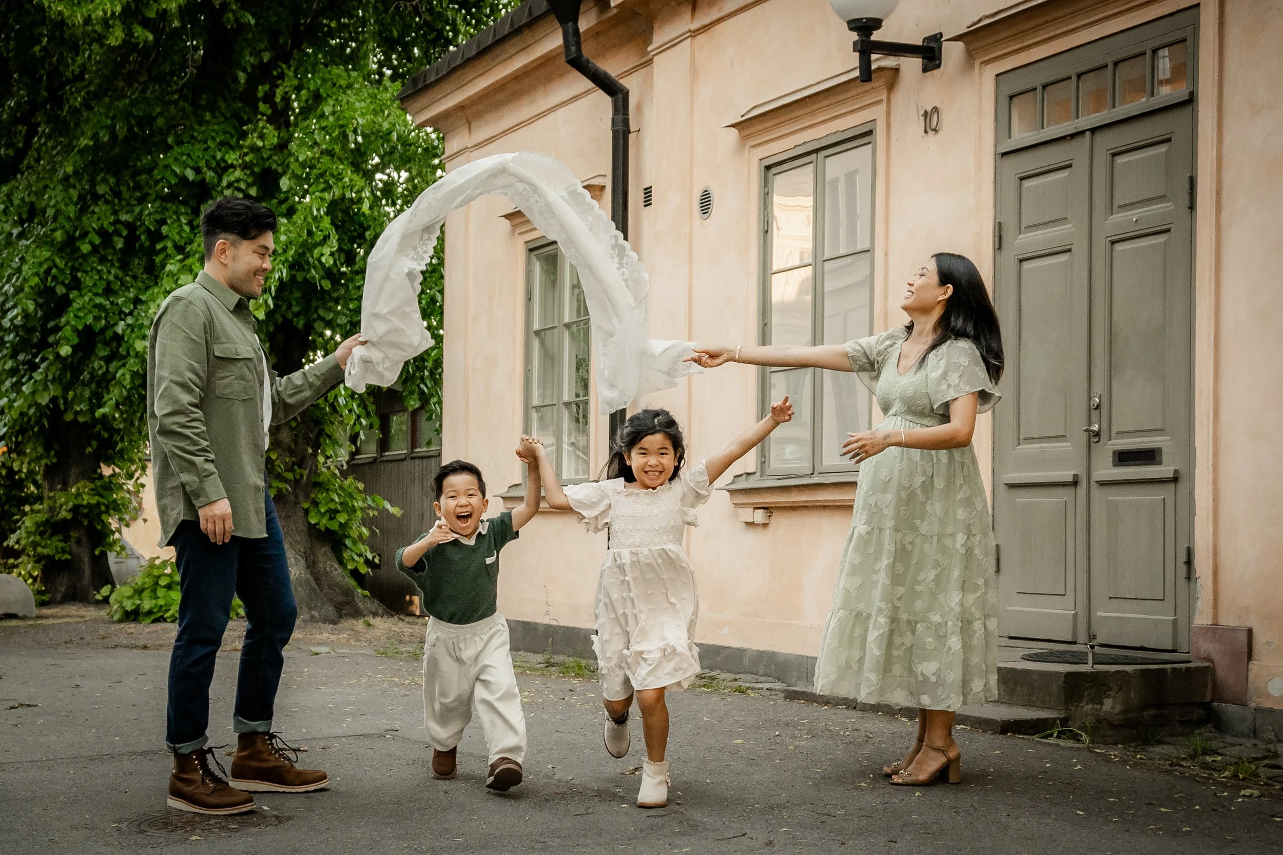 Mike's Stockholm Family Portrait_Nordic Tales Photography 2026-58.jpg