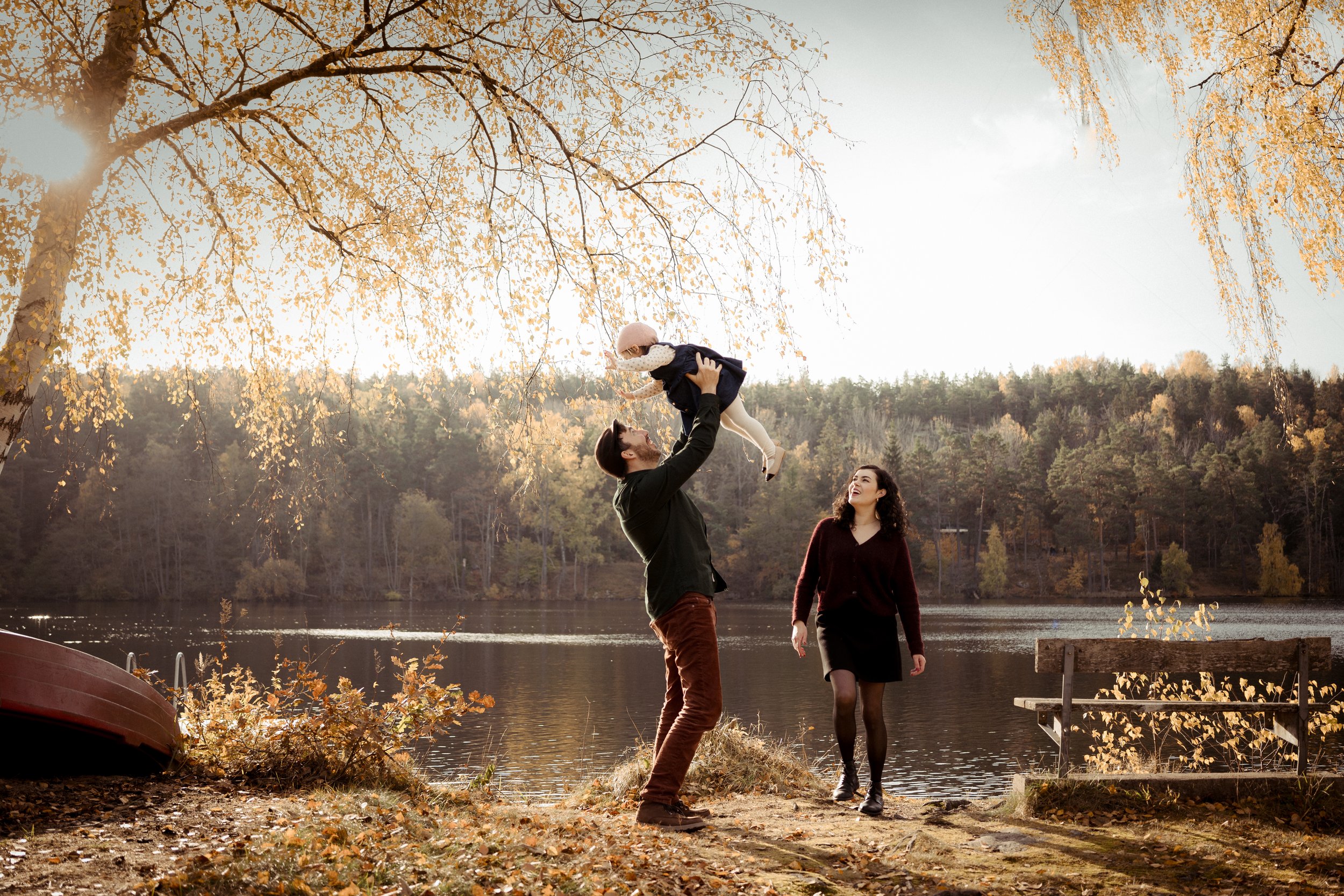 Our Autumn Family Portrait_Nordic Tales Photography 2024-27.jpg