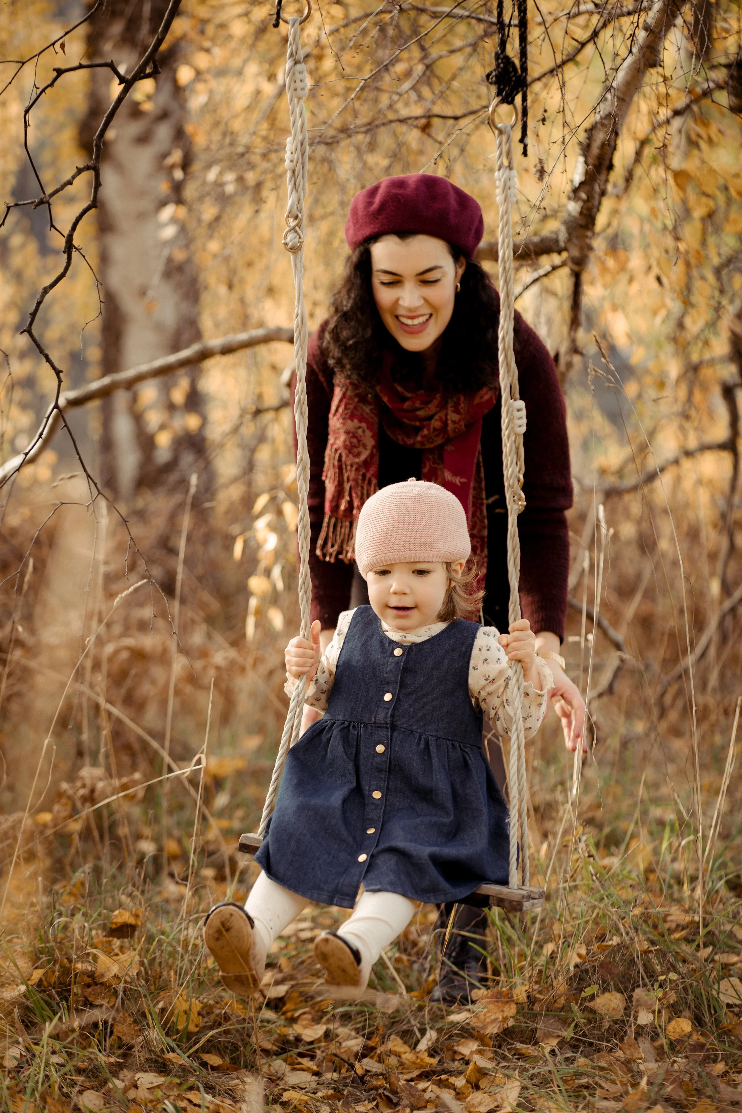 Our Autumn Family Portrait_Nordic Tales Photography 2024-41.jpg