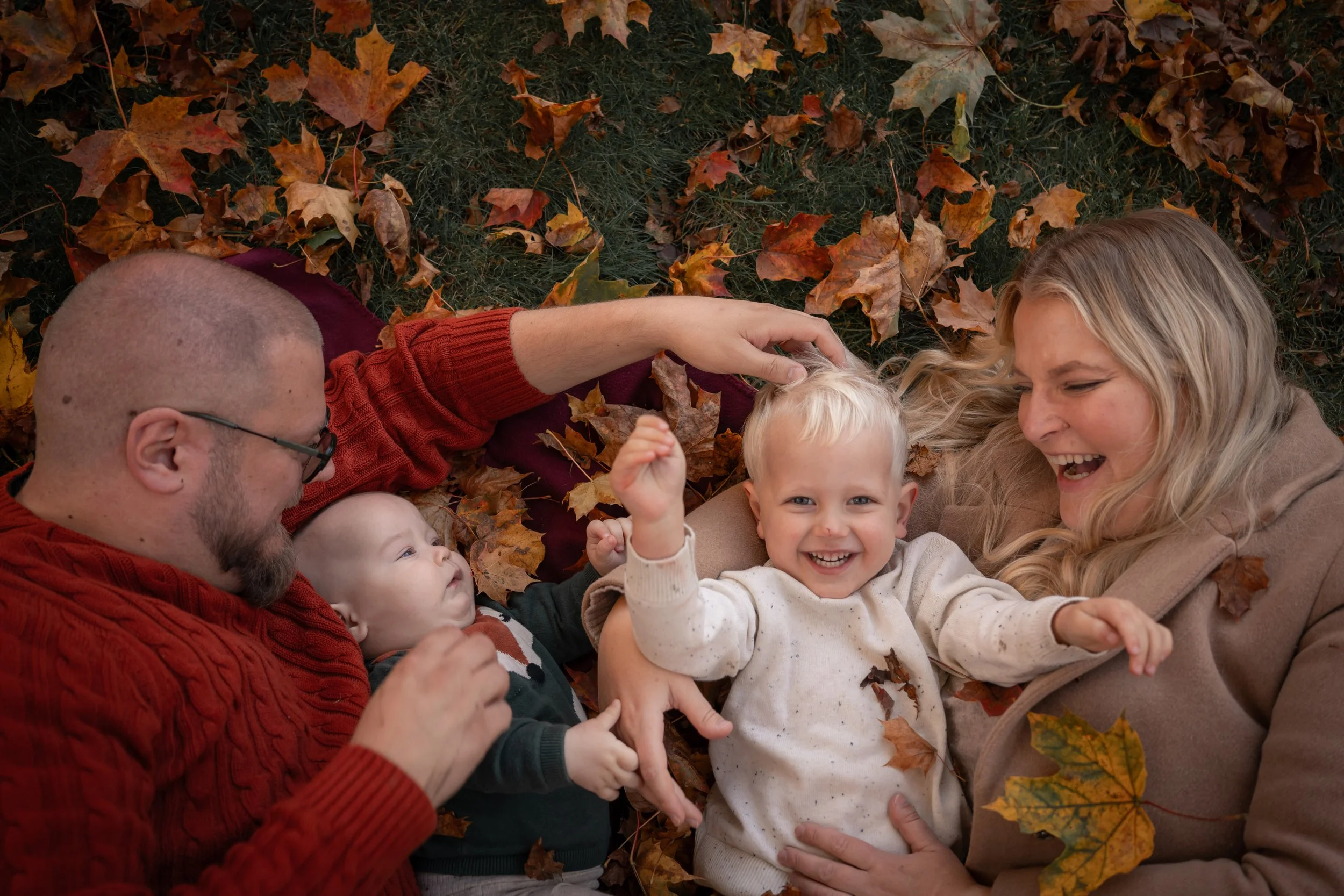 Anneli & Oskar's Family Portrait_Nordic Tales Photography 2024-83.jpg
