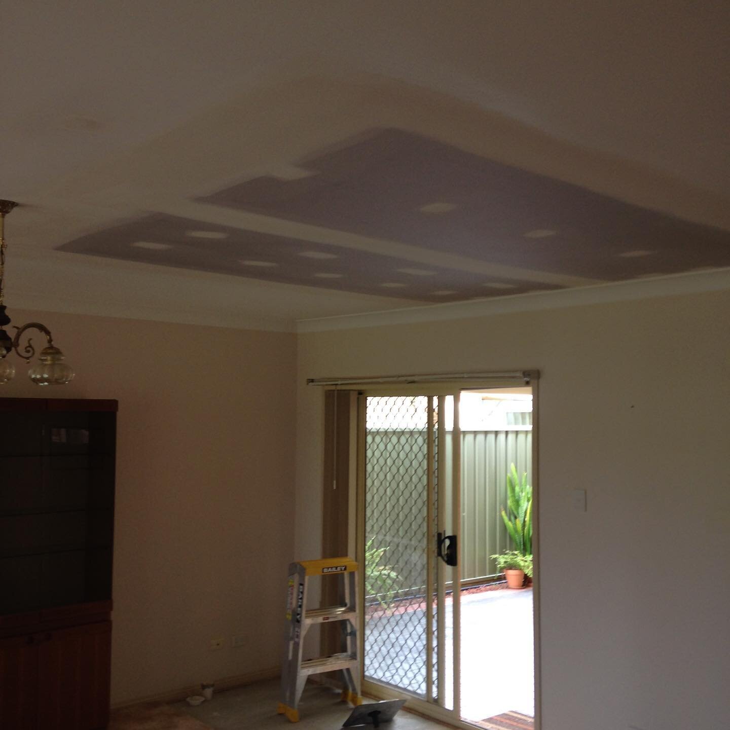 Water damaged ceiling repair at Killarney Vale.

If you&rsquo;re on the NSW Central Coast and have had water damage from recent storms give us a call for a free assessment. 
#plasterer
#ceilingrepair
#centralcoast
#stormdamage