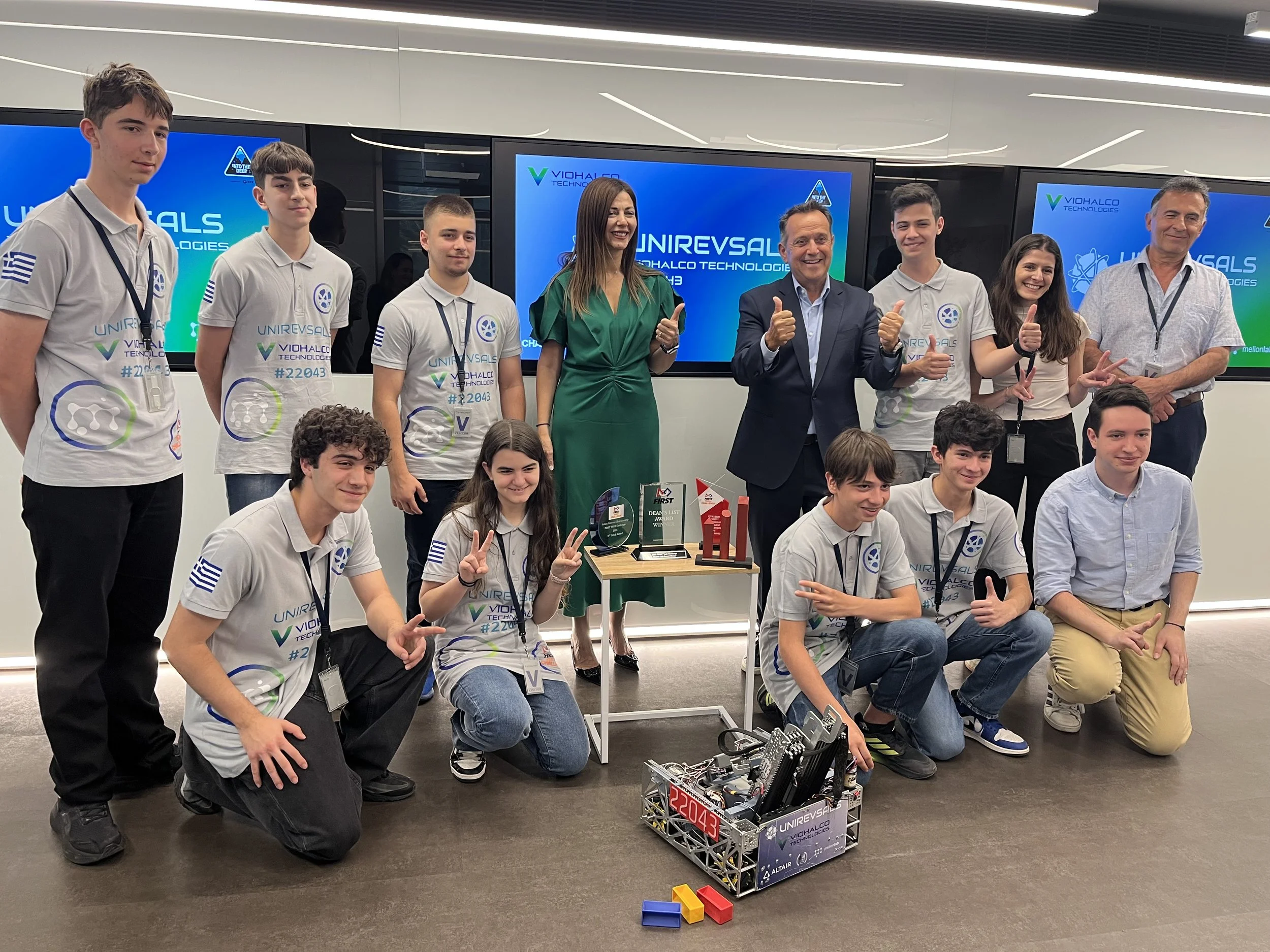 Επίσκεψη της Υπουργού Παιδείας, Θρησκευμάτων και Αθλητισμού στα γραφεία της VIOHALCO με αφορμή τη διεθνή διάκριση της ομάδας UNIREVSALS