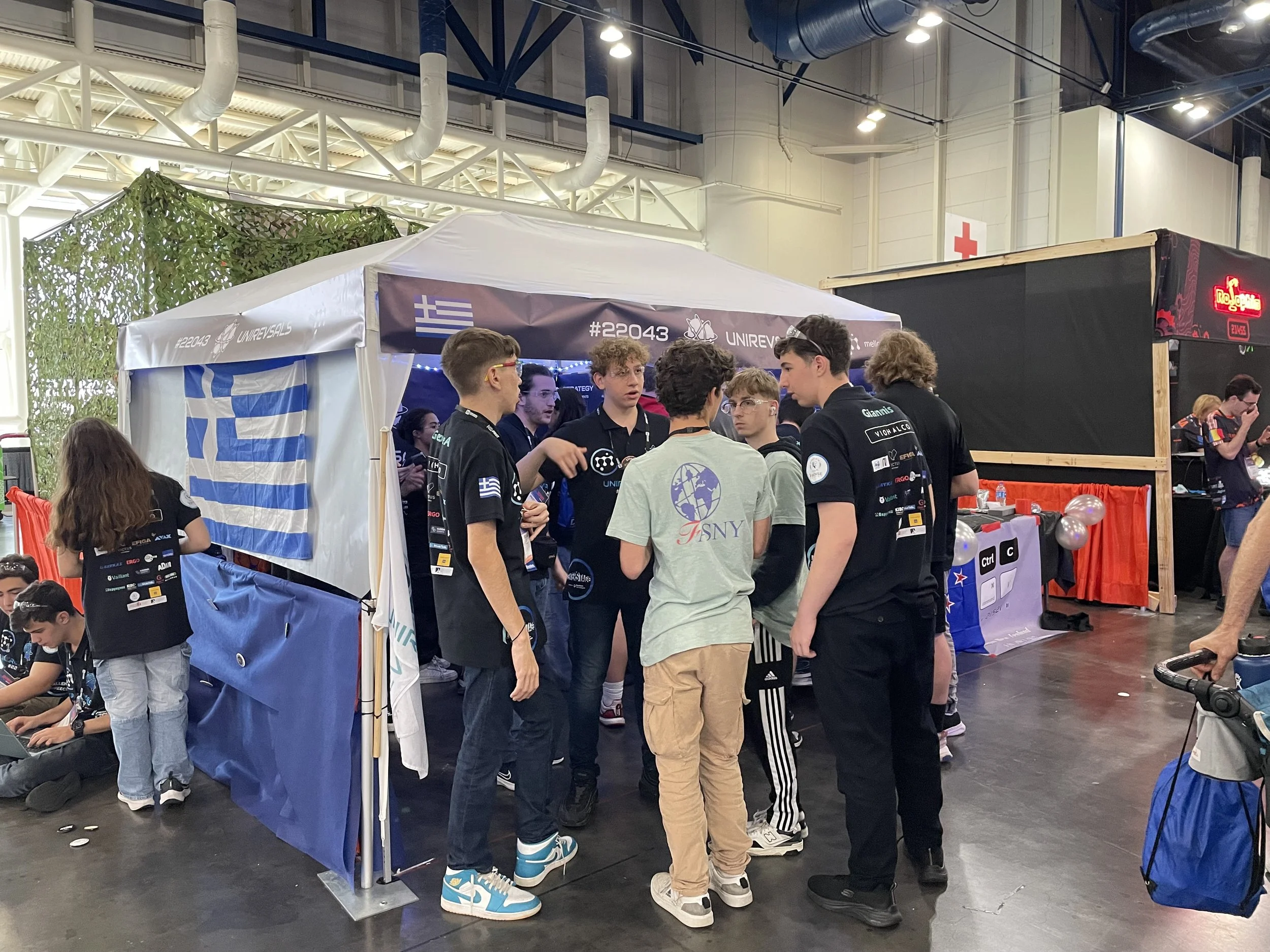 Το pit της UniREVsals VIOHALCO TECHNOLOGIES #22043 στο FIRST Championship 2024