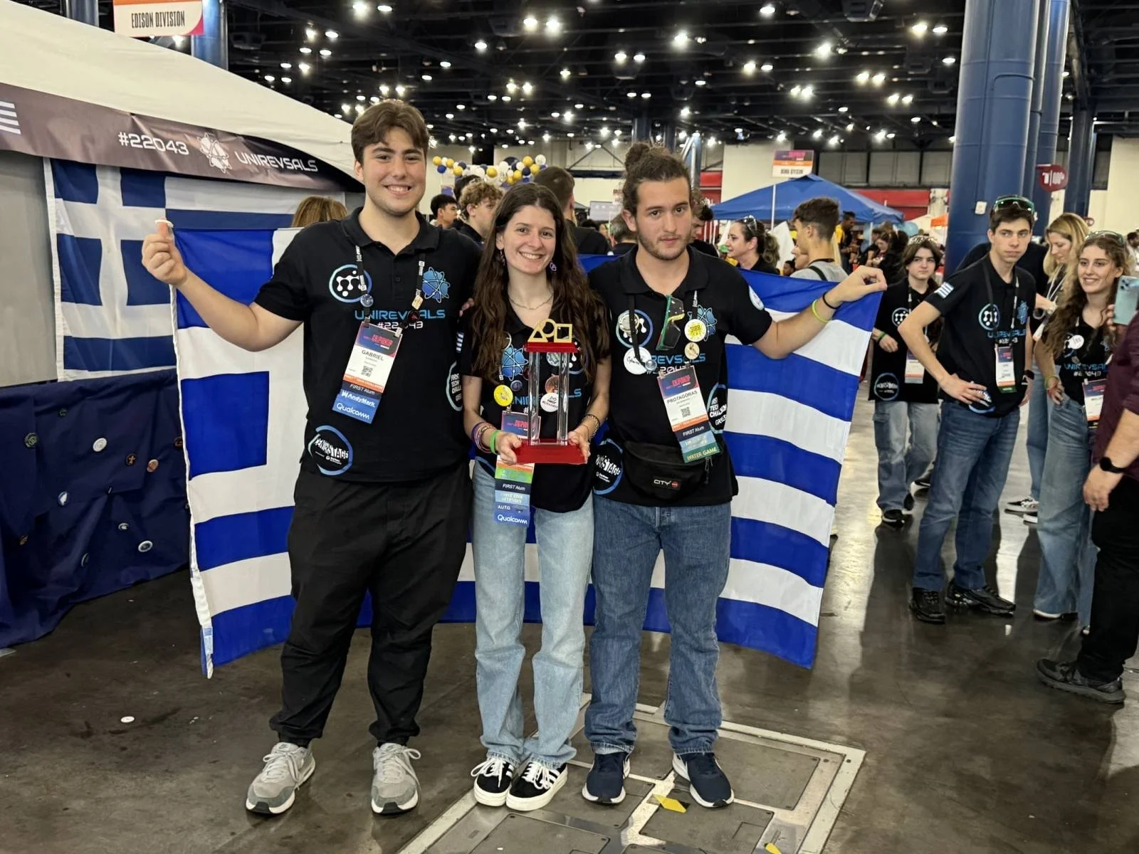 Απόφοιτοι των RobotBirds #21096 οδηγούν τους UniREVsals VIOHALCO TECHNOLOGIES #22043 στη διεθνή διάκριση στο FIRST Championship