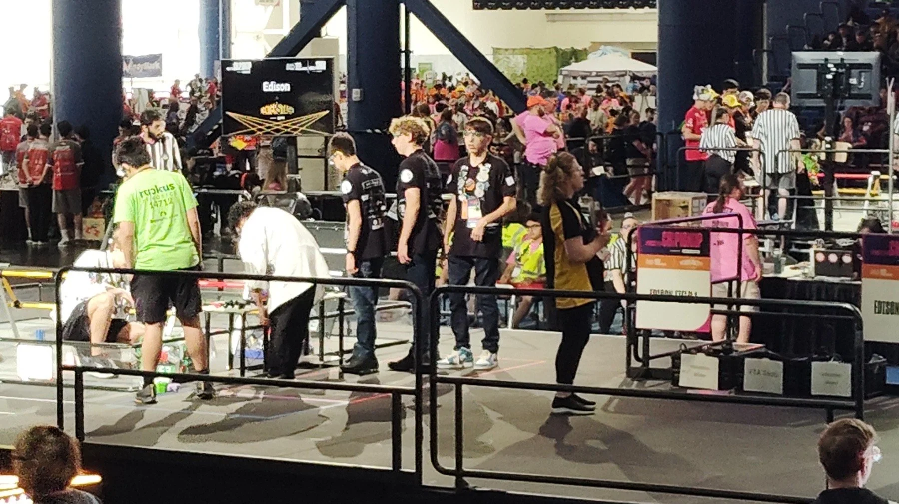 Οι UniREVsals VIOHALCO TECHNOLOGIES #22043 σε αγώνα του FIRST Championship 2024 στο Houston