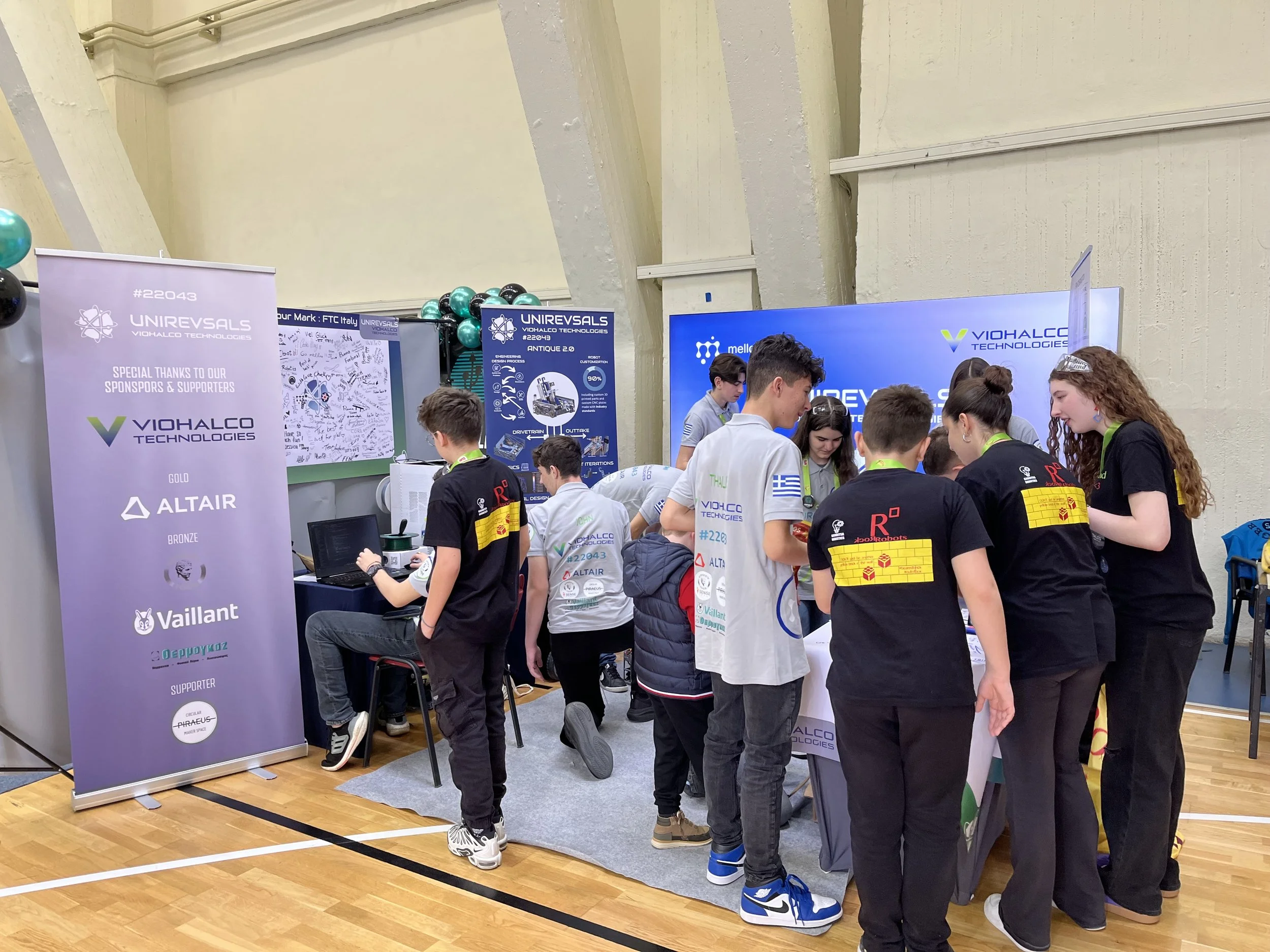 Το Pit της ομάδας UniREVsals VIOHALCO TECHNOLOGIES στο Πανελλήνιο Πρωτάθλημα FIRST Tech Challenge Ελλάδας 2025