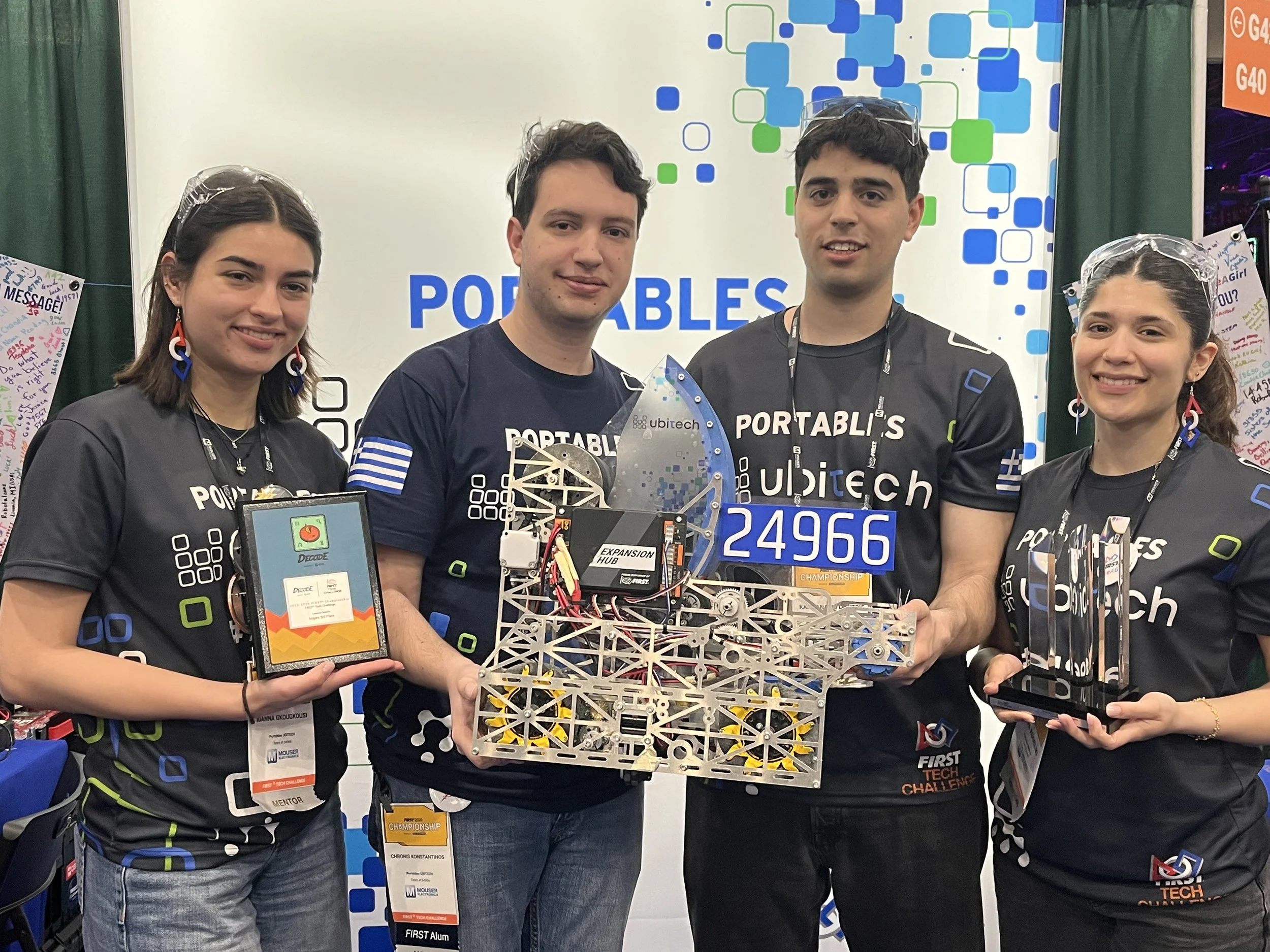 Ο Κωσταντής Χρόνης, απόφοιτος των Robotbirds και προπονητής των Portables UBITECH του MellonLab