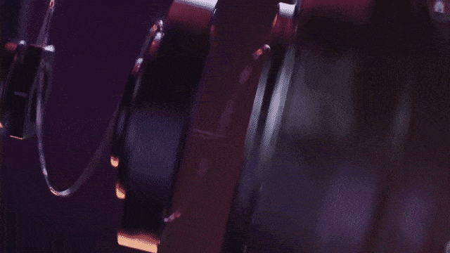 Figure_Desktop_Film-low-2.gif