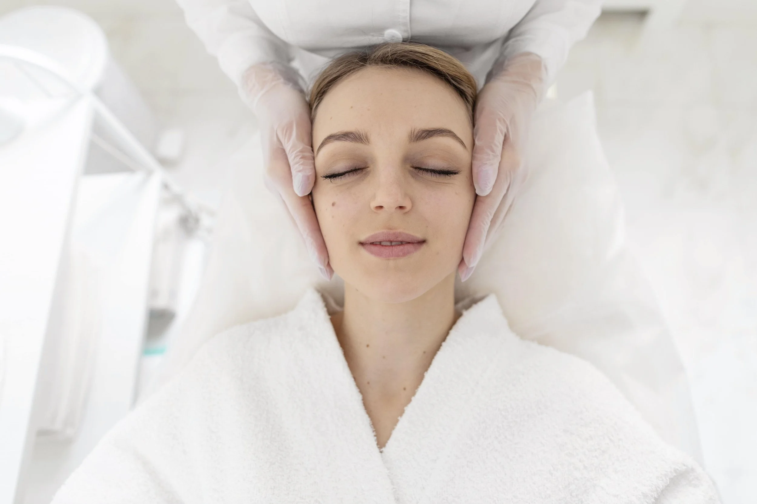 tehnologie RF fracționată pentru fermitatea pielii la Clinica Etic Hunedoara