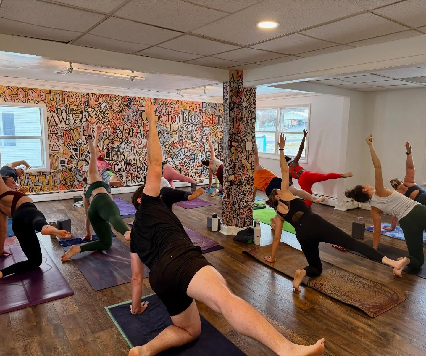 Pre-game warm-up, but make it yoga 🧘🏻&zwj;♀️🏈  
Come move, breathe, and regulate your nervous system before the Super Bowl energy hits. When the yelling starts, you&rsquo;ll be the calm one suggesting a collective exhale&hellip; or letting them kn