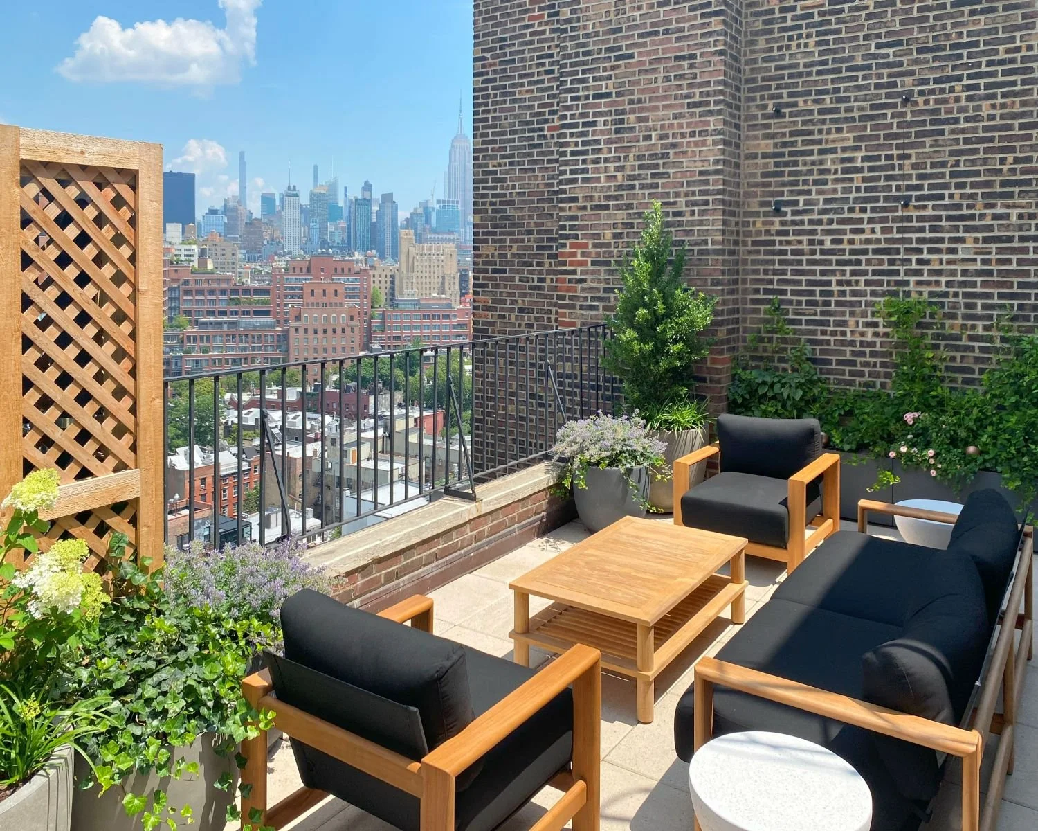 cozy-rooftop-garden-design-custom-screening-climbing-vines-modern-wood-furniture  (13).jpg