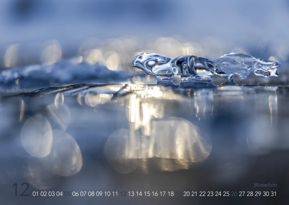 Eisstücke auf dem gefrorenen Silsersee