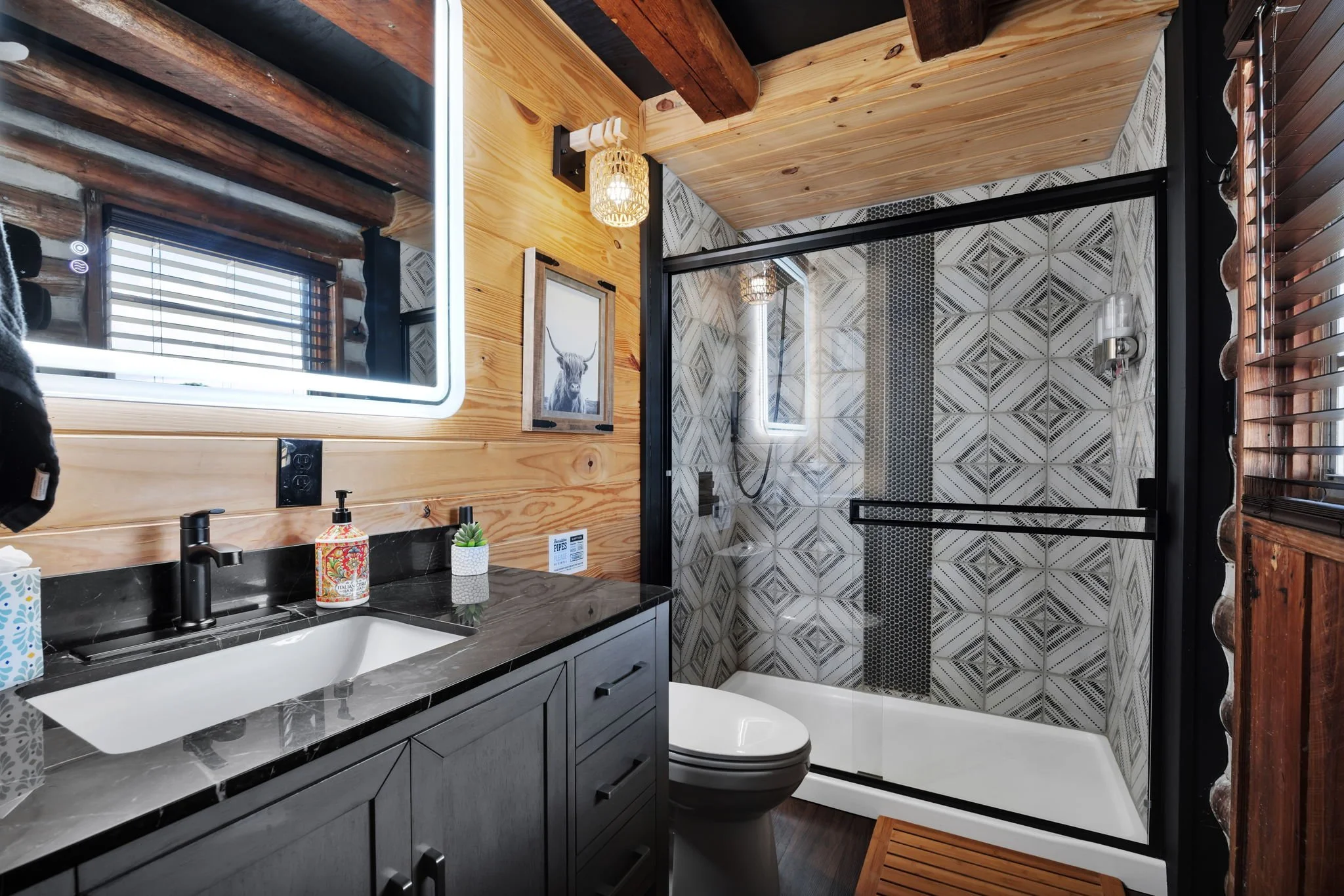 16-web-or-mls-12460 NE 216th Pl__015.jpg