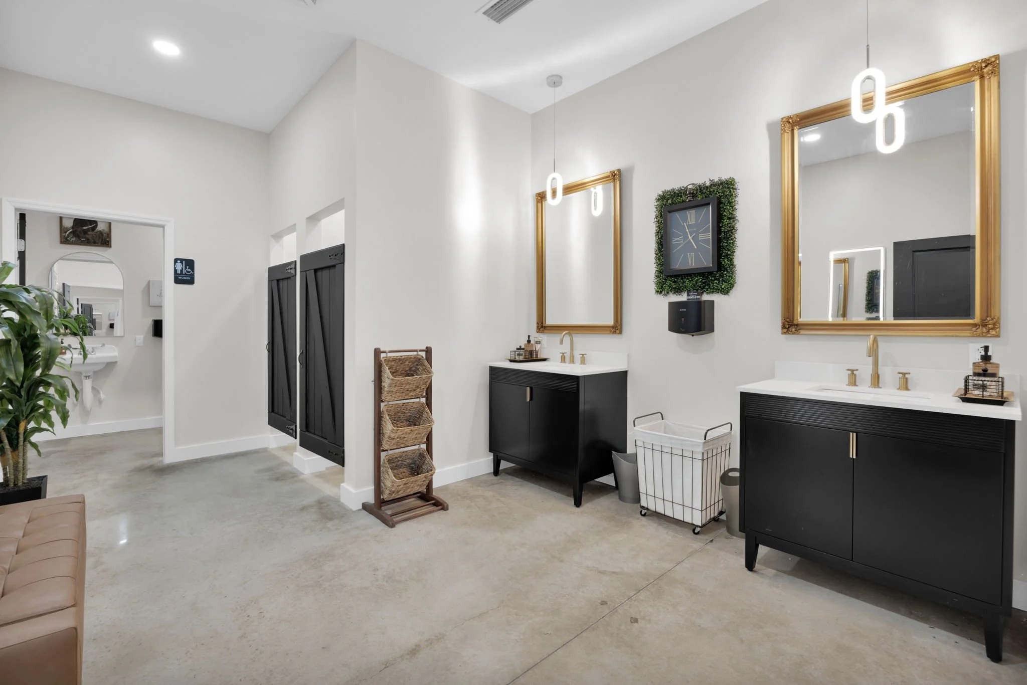 42-web-or-mls-12460 NE 216th Pl__037.jpg