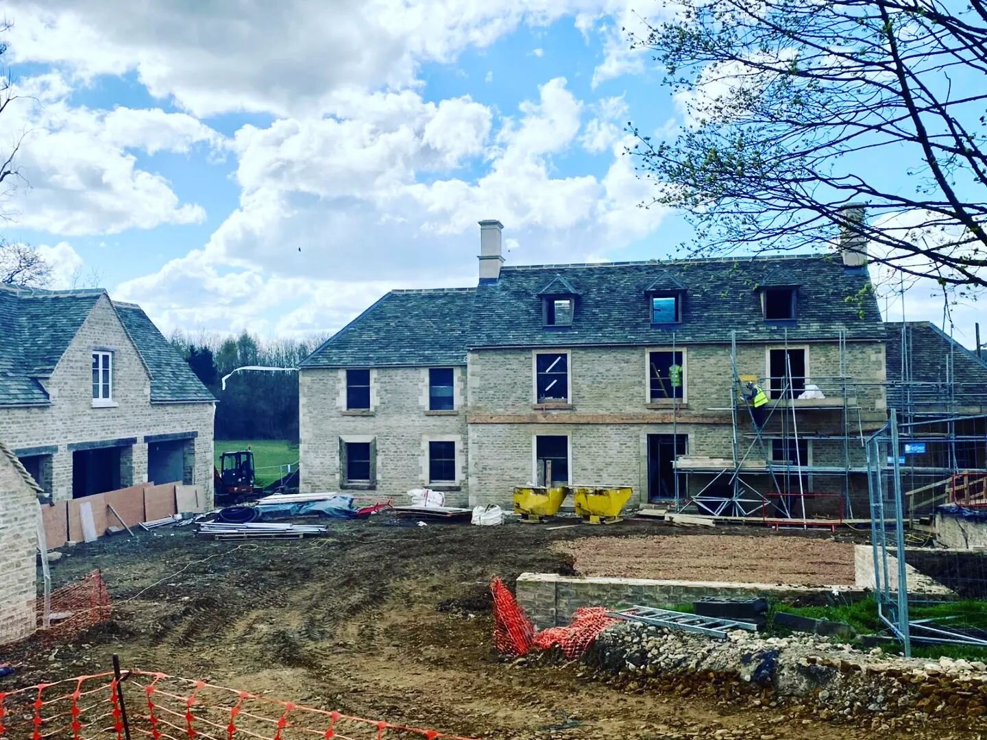 Scaffolding down! This wonderful project is now taking shape very quickly 🏠

Beautifully designed by Flemings Architects and painstakingly built and managed by Zota Construction 

@fleming_architects 
@zotaconstruction 

#clarefontesinteriors #flemi