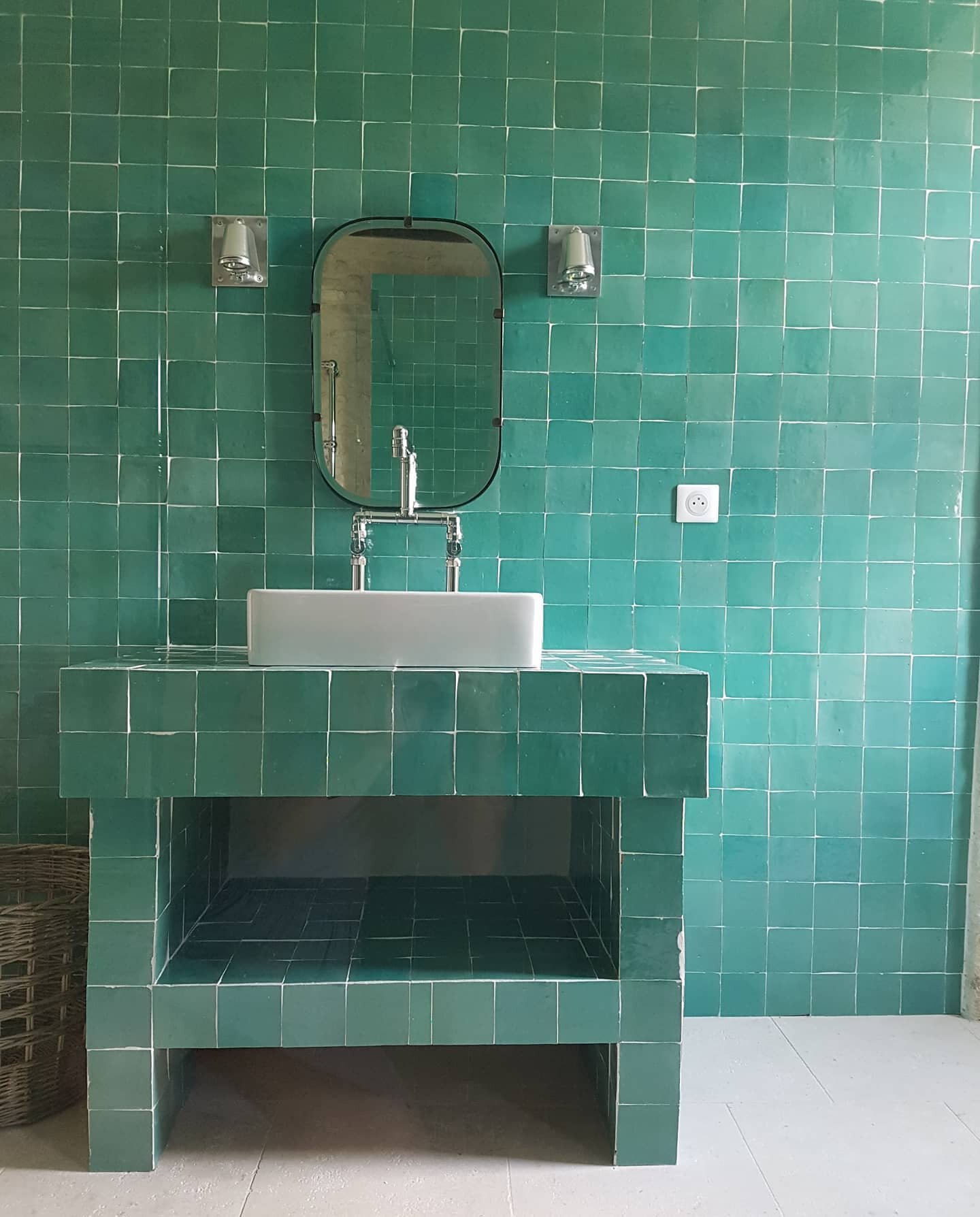 A bathroom we completed last year. Floor to ceiling Emery et Cie/ Zellige tiles. Vanity unit and sanitaryware all designed and sourced by CFI. Bold and simple. Love it 🚿🛁 #emeryetcie #emeryetcietiles #zelligetiles #retrouvius #bathroom #clarefontes