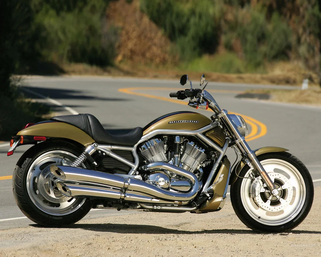 Harley-Davidson_VRSCA_V-ROD_1280_x_1024_17.webp