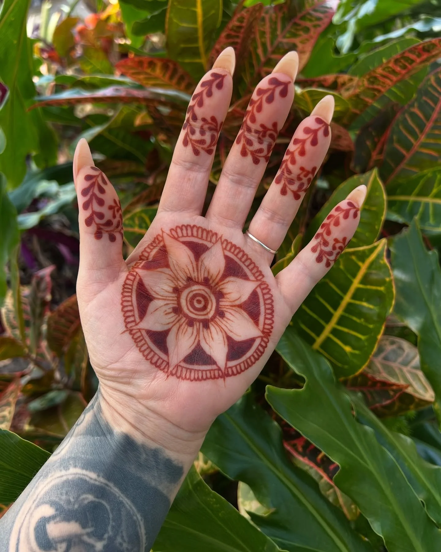 I absolutely loved how this henna hand came out. It was the vine flourishes on the fingers I loved most and I was happy with how the circle came out on the palm. I find perfect circles to be tough so I&rsquo;m always down to give a circle based desig