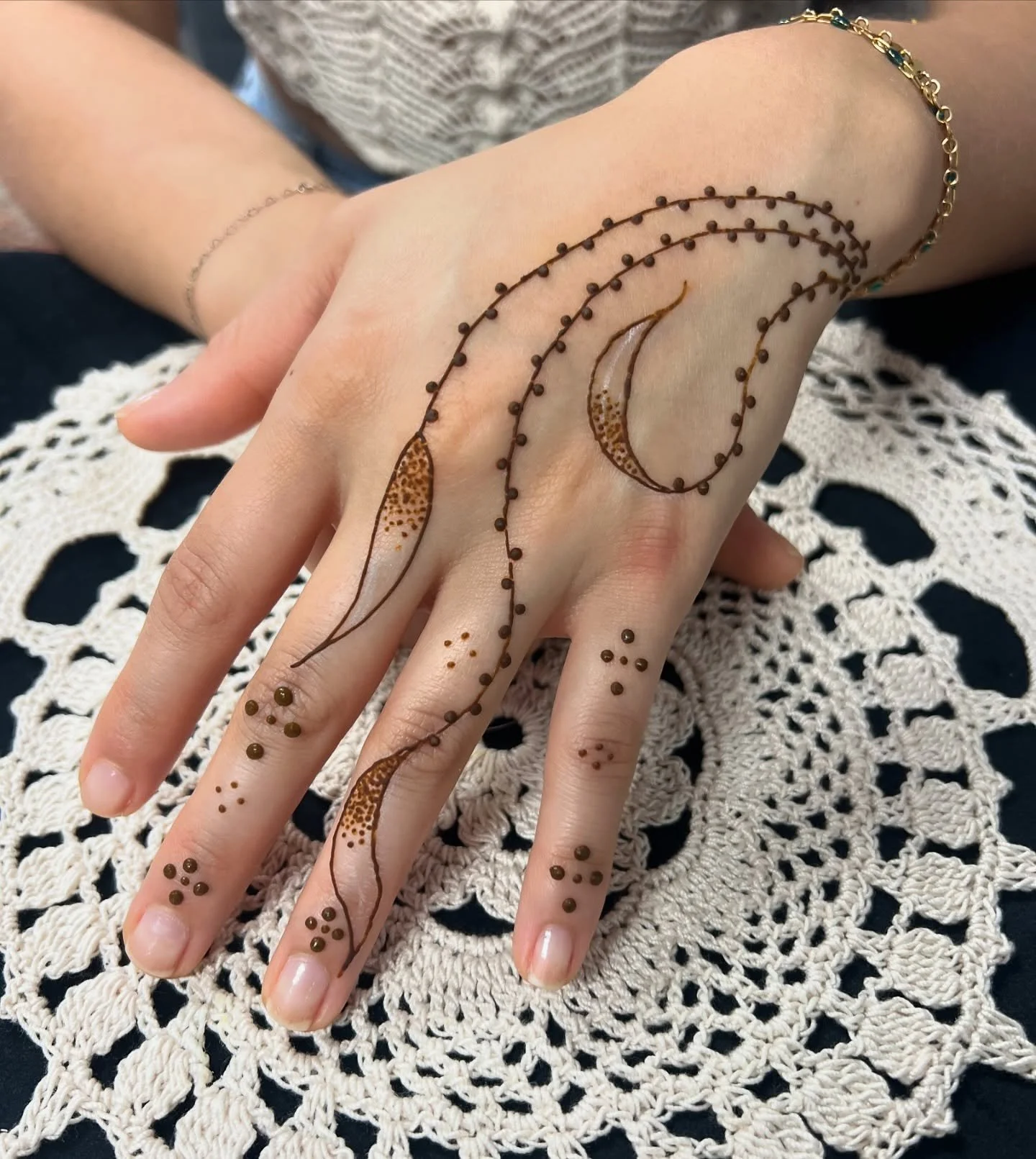 Fun piece on a fabulous new client @carmenservin_ who was a fellow vendor rocking her permanent jewelry @driinkkavabar @localsmix event last Saturday. Carmen wears a few hats and I would consider her a sister in the creative arts for sure. She had a 