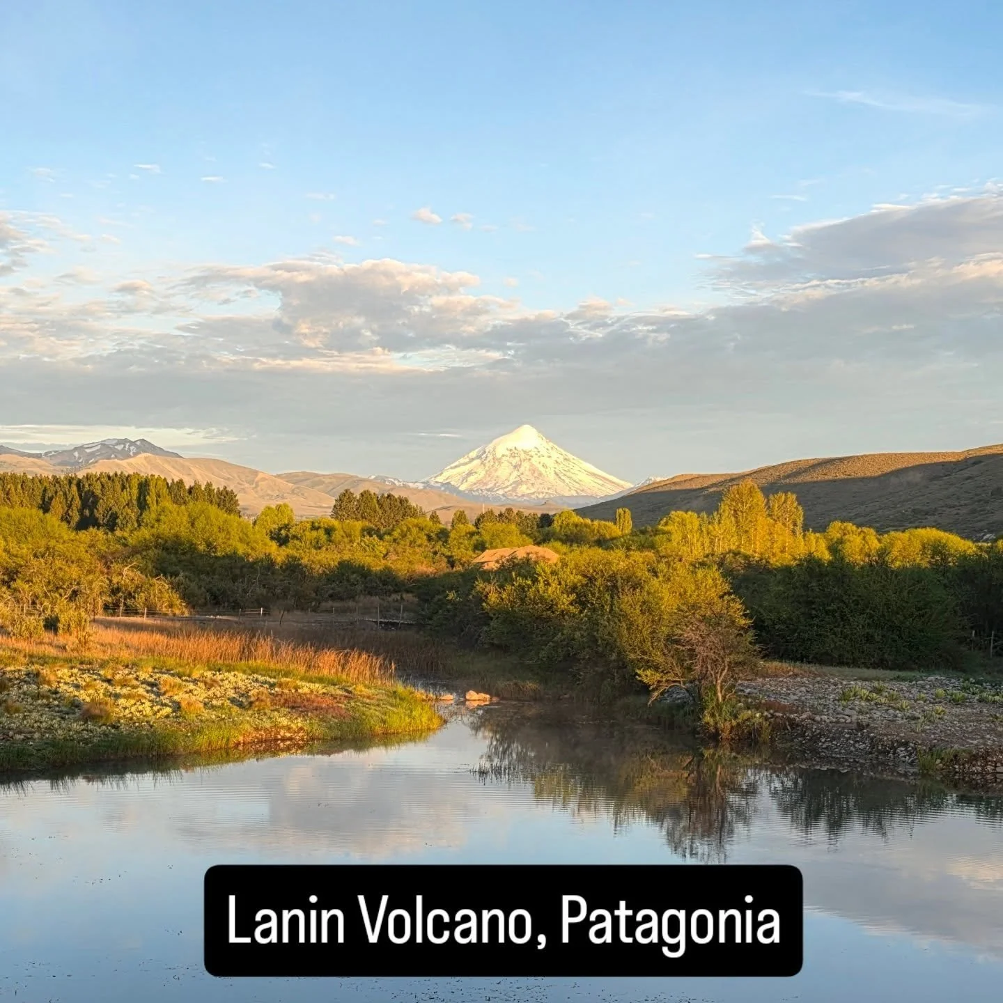 Good morning from Spring Creek Lodge in Junin del los Andes, Patagonia. The Lanin Volcano is also the Andes Mountain Range and the border between Chile and Argentina. Enjoying some coffee with my buddy Ralph @darkskiesflyfishing @setflyfishing #flyfi