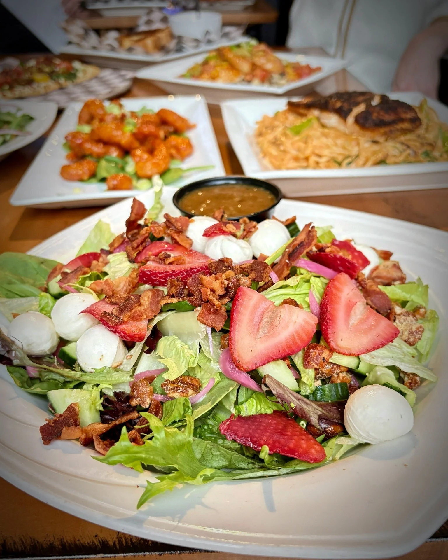 This is your sign to order the salad&hellip; yes, really 🍓

📸: Strawberry Salad
Fresh mixed greens tossed with strawberries, candied pecans, cucumbers, fresh mozzarella, crisp bacon and pickled red onions. Served with fig balsamic dressing.