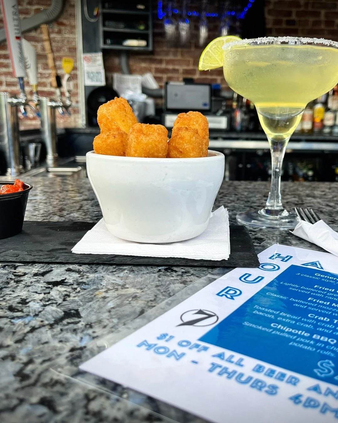 Come early, stay awhile 🕓✨ Happy Hour&rsquo;s waiting with $7.77 bites 😋🍺
Available Mon-Thurs 4-6