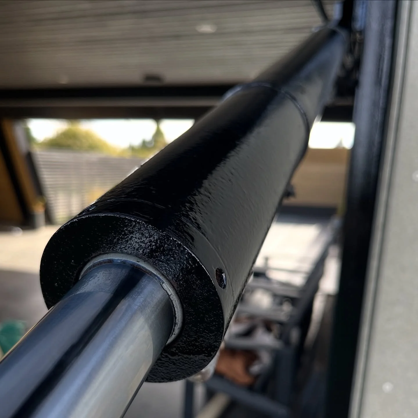 Getting that goods enamel on.