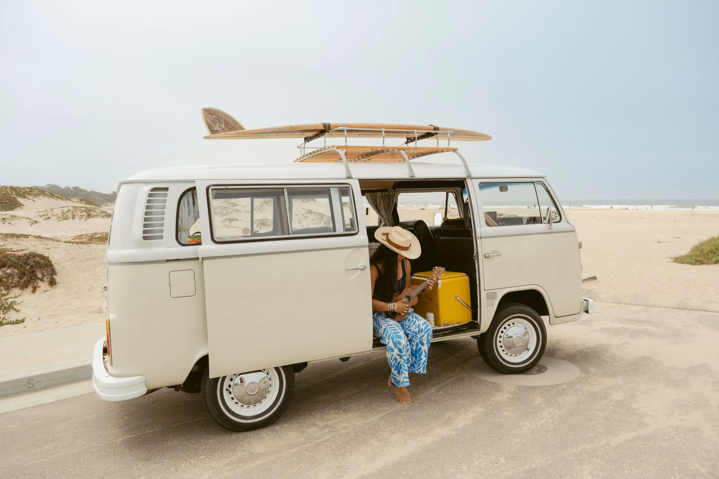 Planning a coastal brand photoshoot? Discover 10 ideas for beautiful, authentic beach brand photography, from wardrobe and locations to products, portraits, and content.