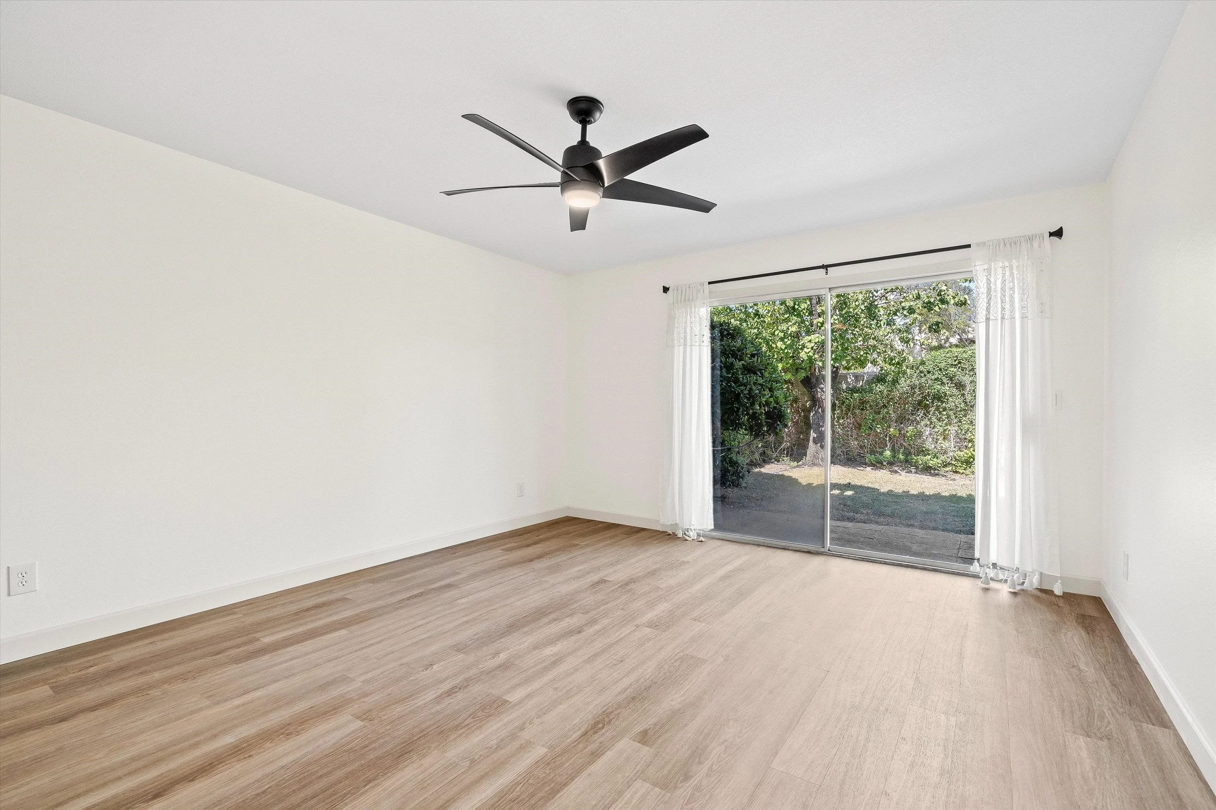 15-Primary Bedroom.jpg