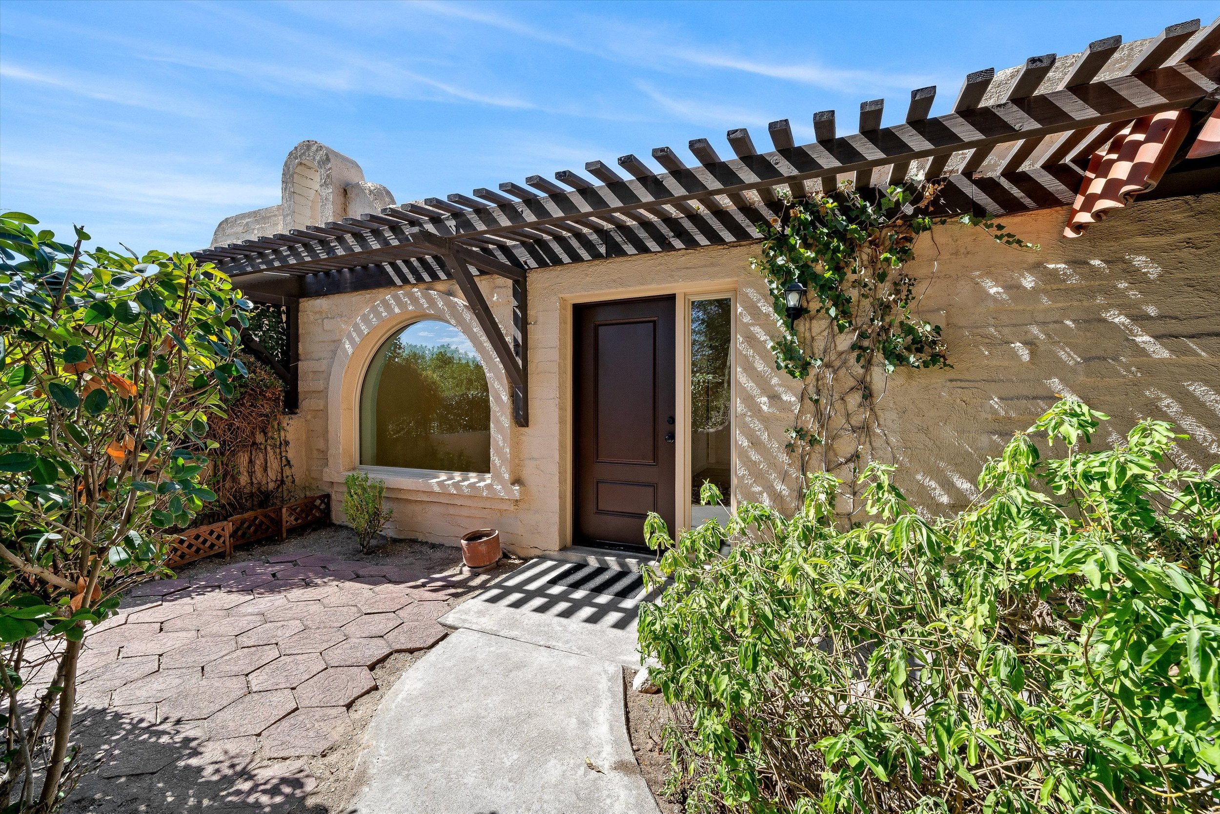 01-Front of Home.jpg