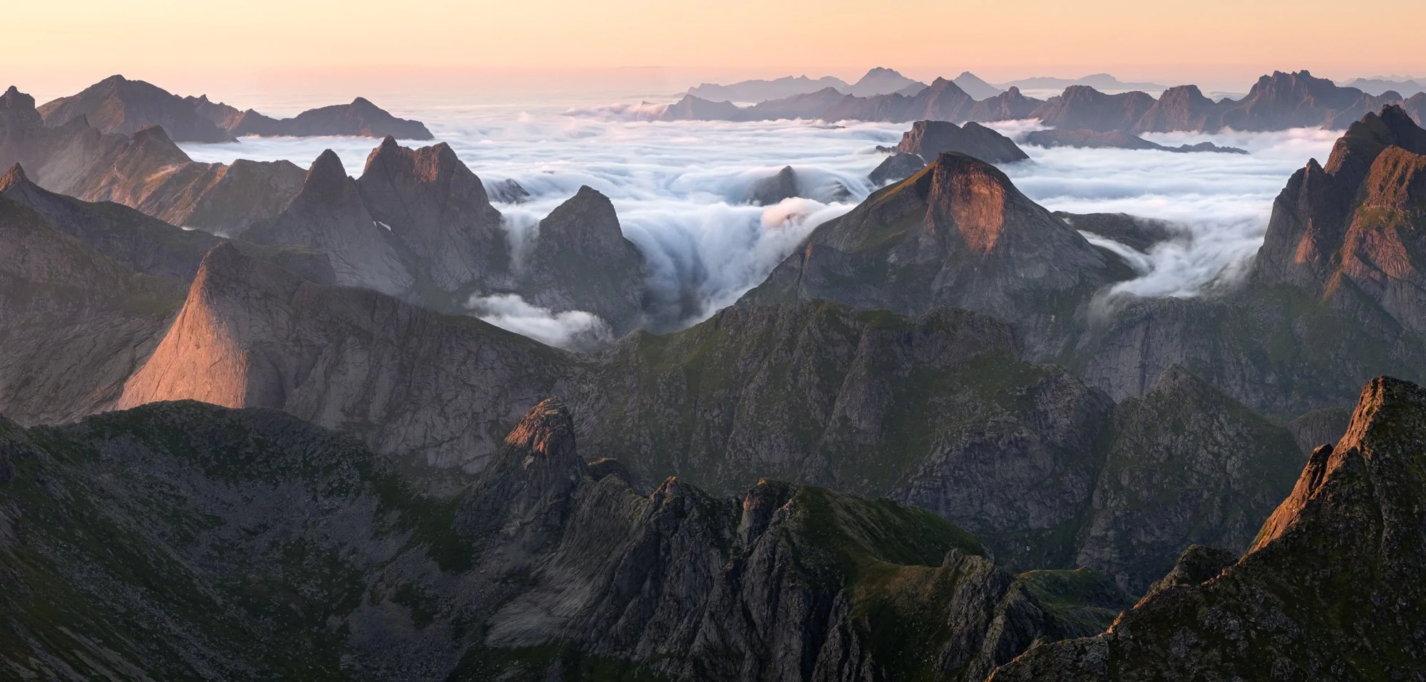 Sunset on Hermansdalstinden, Lofoten, Norwegen_Norway