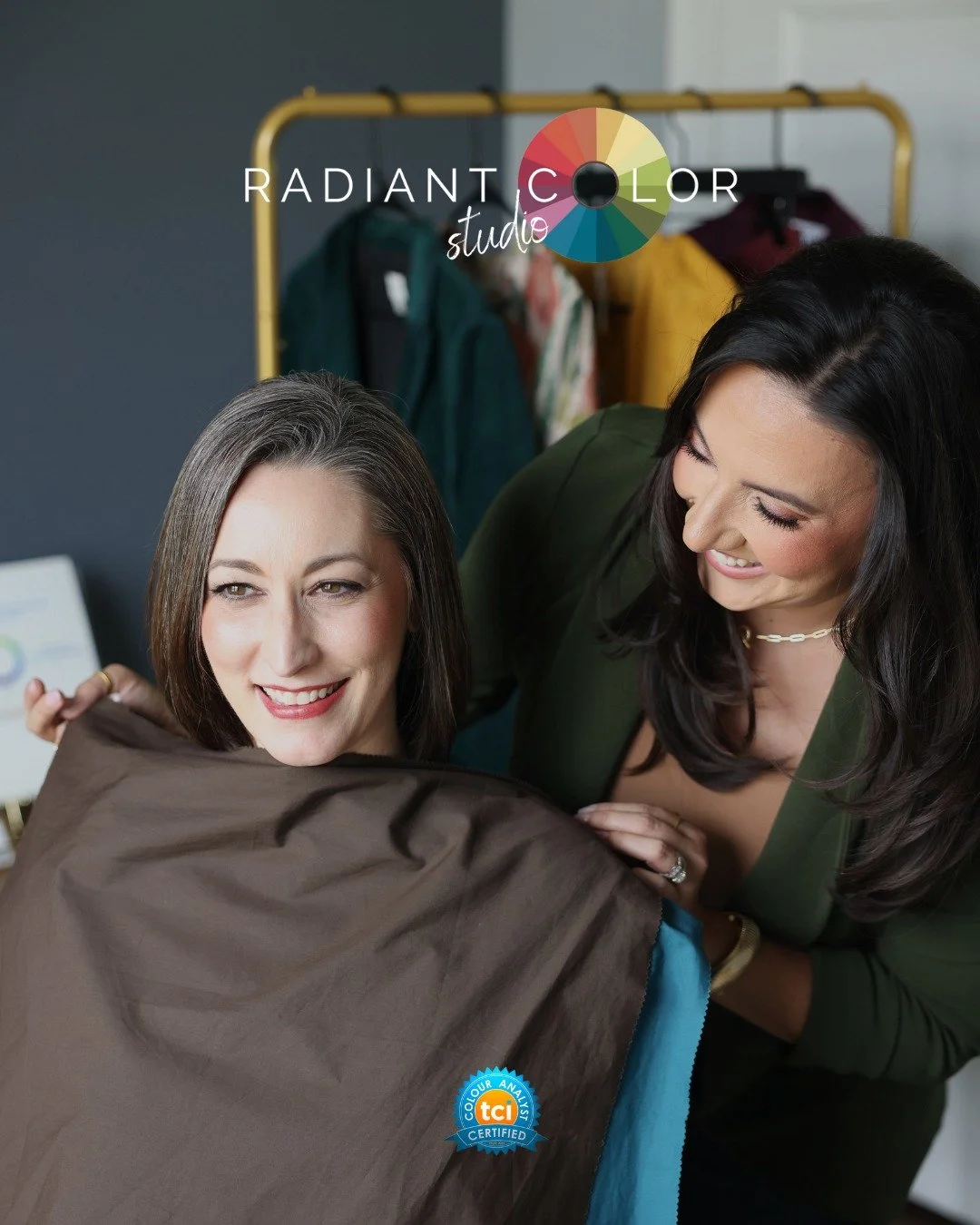 Holiday events are around the corner, and the easiest way to look instantly put-together is to wear colors that harmonize with you.

When your outfit aligns with your personal color tone:

🎁 Your skin glows.
🎁 Your eyes pop.
🎁 You look effortlessl