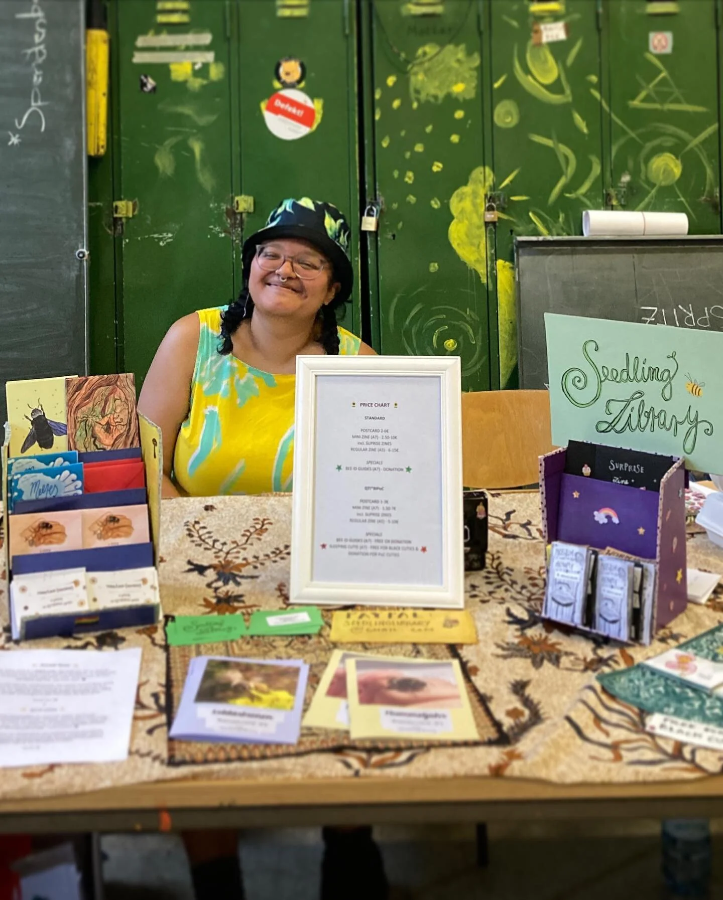 Impressions from @cakesnzines last weekend 💗 Many wholesome encounters, exchanges &amp; bee conversations ✨

Gonna be selling zines again at @queerzinefestberlin this Saturday 9th September 🥰🥰 QTIBIPoC to the front! Come through ✨✨✨✨

📸 1&amp;4: 