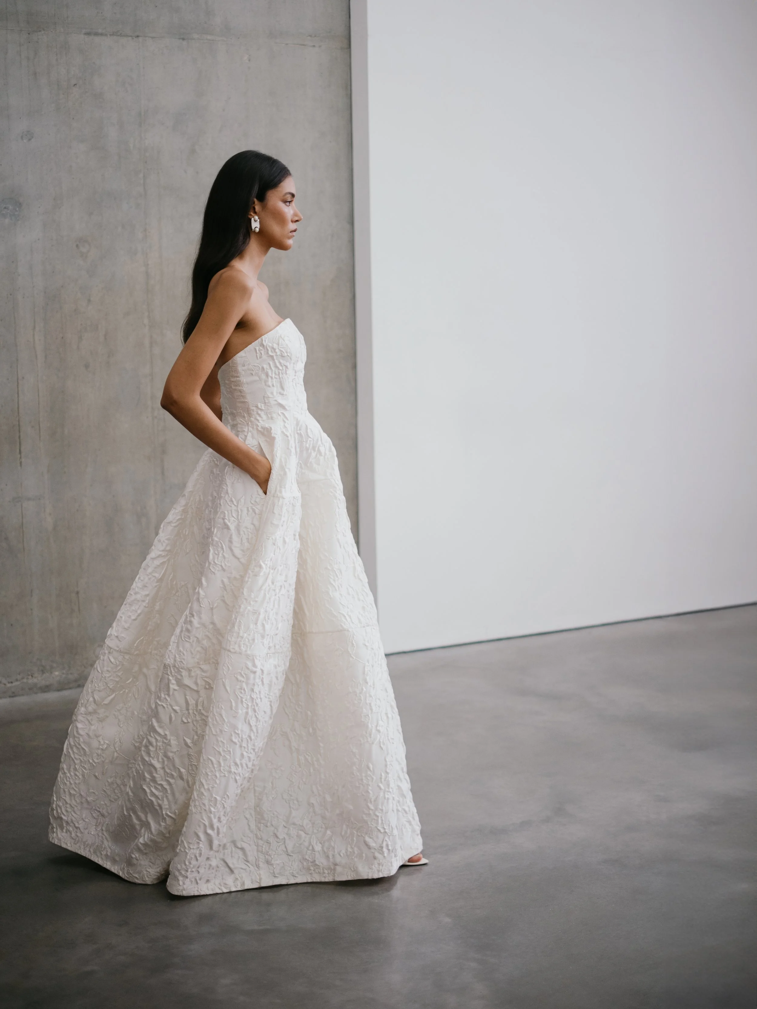 UNBRIDLED-STUDIO-AUBREY-GOWN-THE-BRIDERIE-STRAPLESS-TEXTURED-WEDDING-DRESS-TUNBRIDGE-WELLS-3.jpg