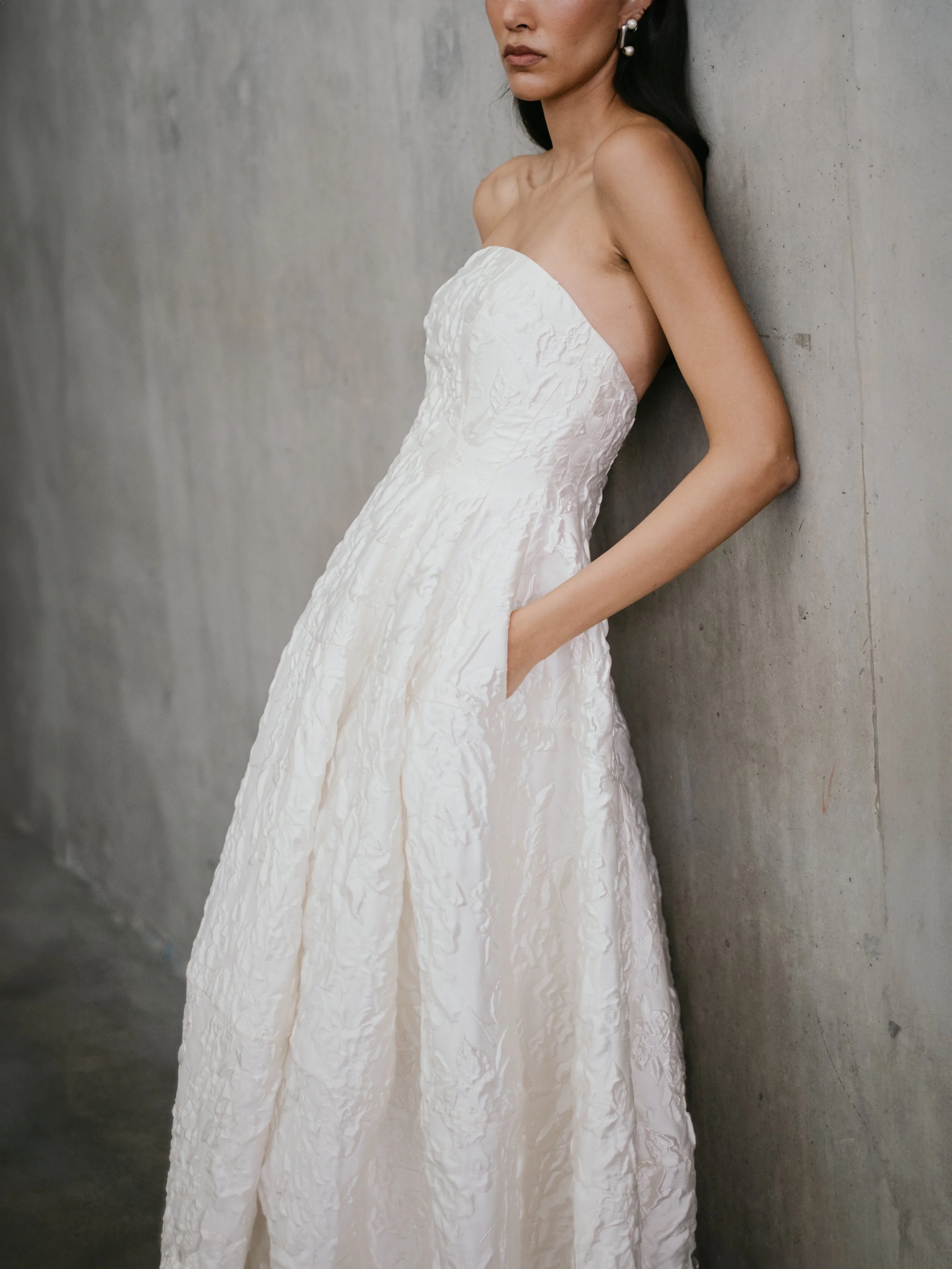UNBRIDLED-STUDIO-AUBREY-GOWN-THE-BRIDERIE-STRAPLESS-TEXTURED-WEDDING-DRESS-TUNBRIDGE-WELLS-1.jpg