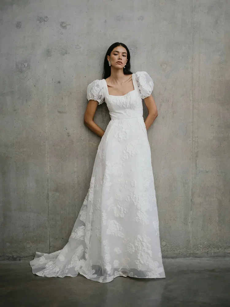 UNBRIDLED-STUDIO-ISLA-TEXTURED-MODERN-WEDDNG-DRESS-29.webp