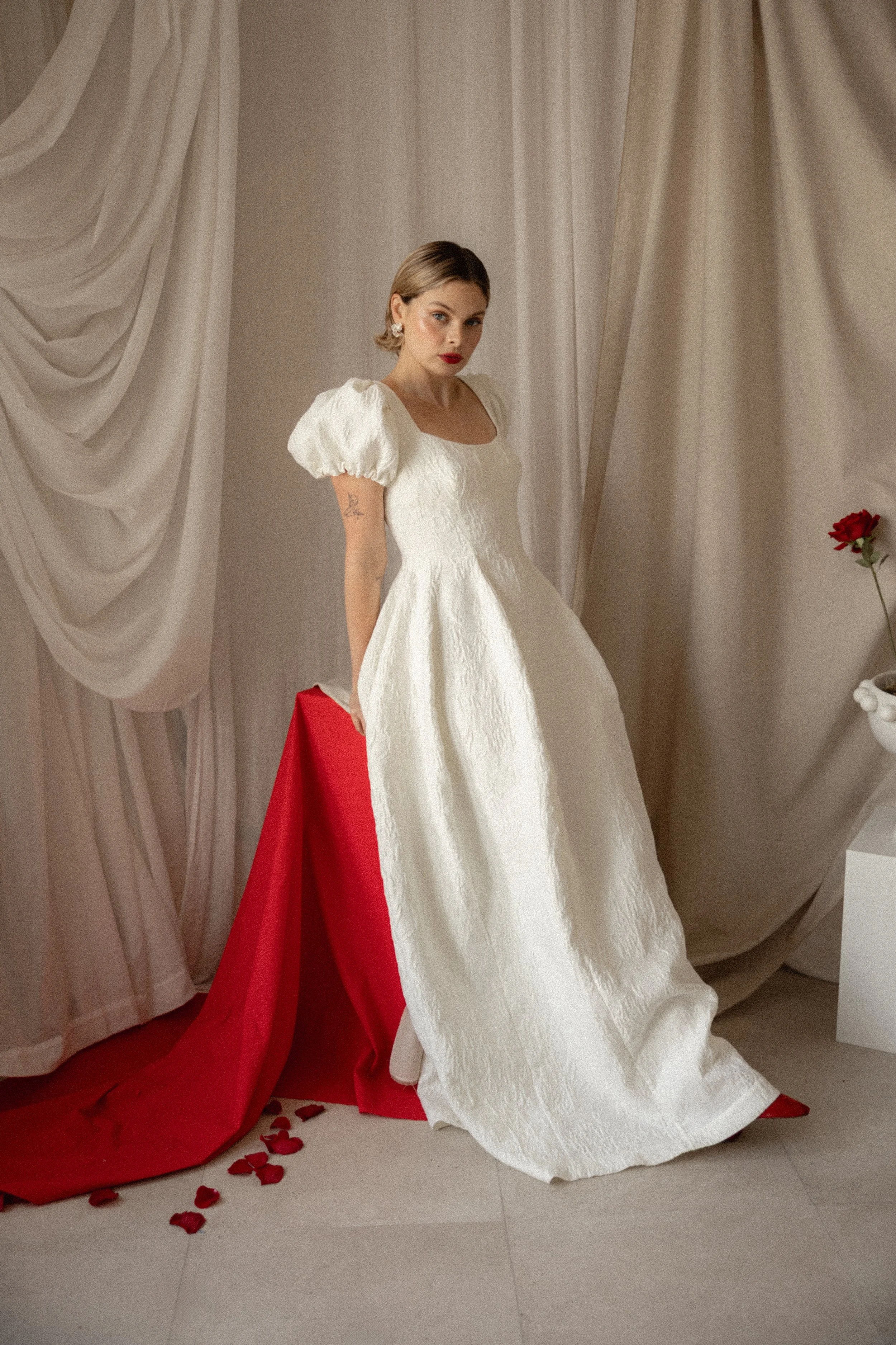 Unbridled_Studio_Thora_jacquard_Wedding_Dress_The_Briderie_1.jpg