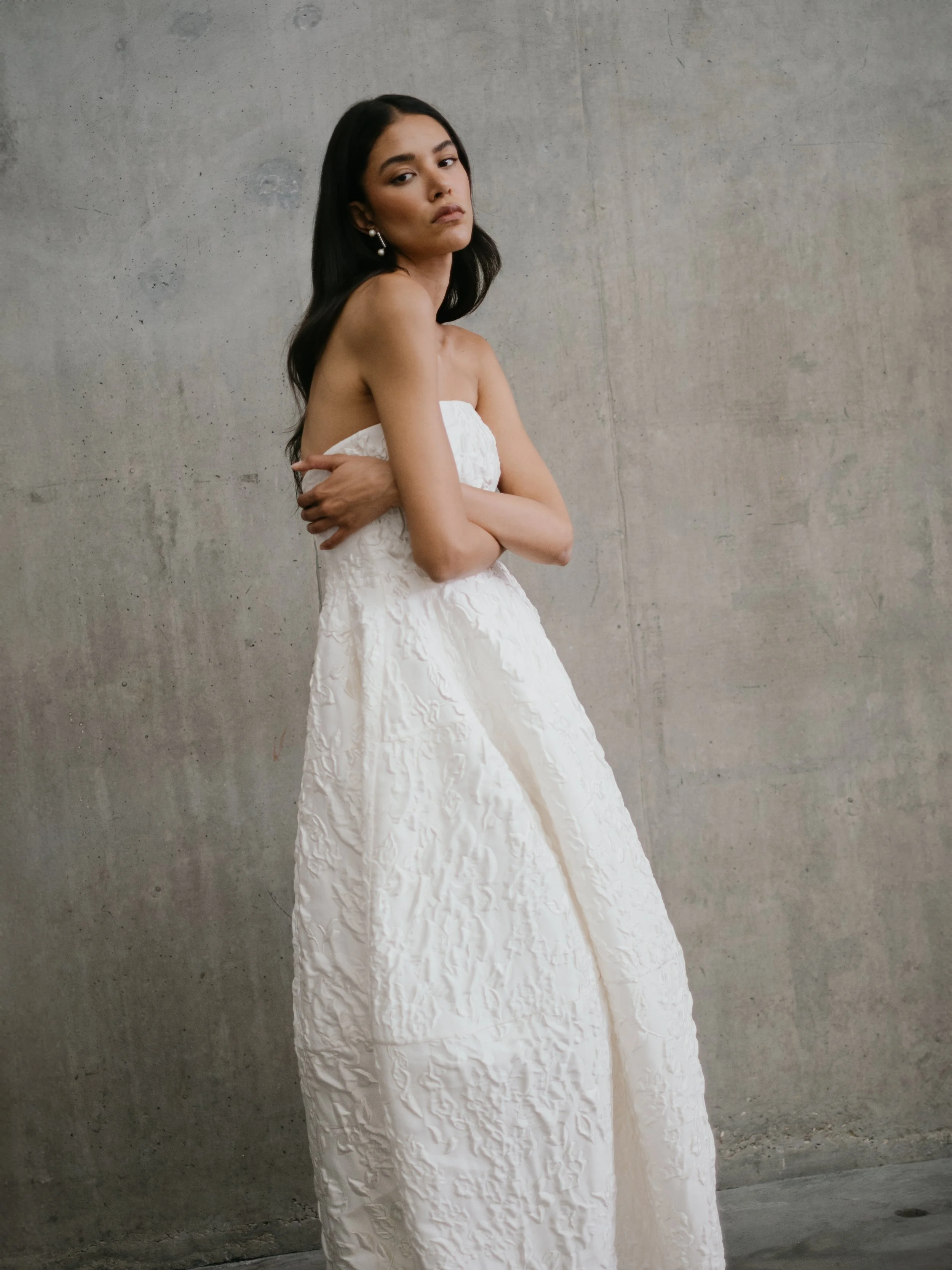 UNBRIDLED-STUDIO-AUBREY-GOWN-THE-BRIDERIE-STRAPLESS-TEXTURED-WEDDING-DRESS-TUNBRIDGE-WELLS.jpg