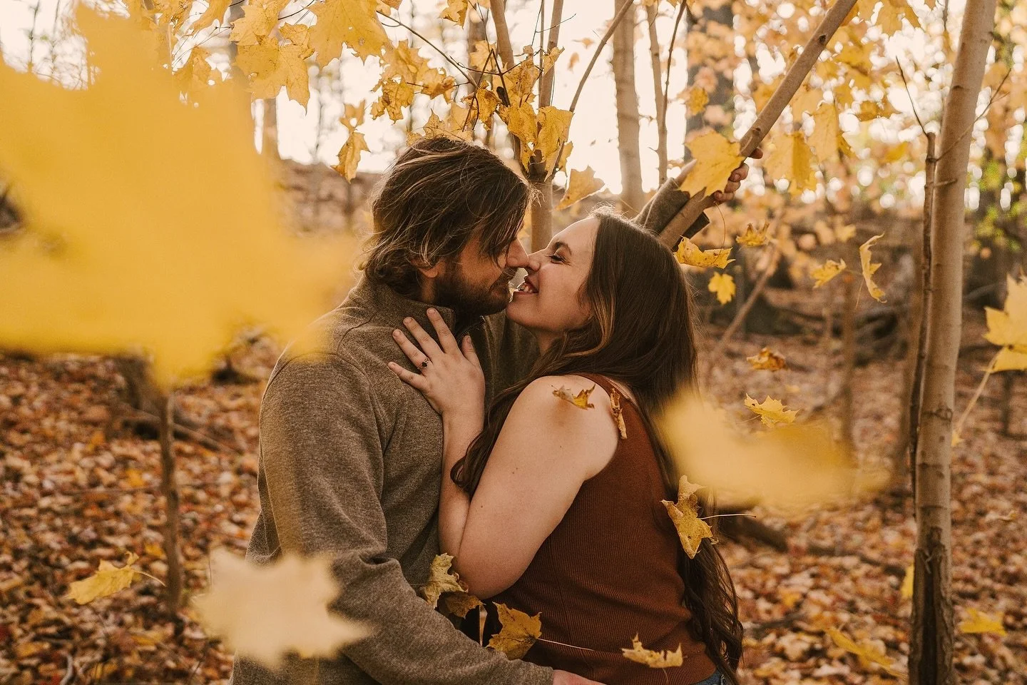 fall is arriving and I can&rsquo;t waaaaait 🍁🫶🏼 (this is my favorite photo of these cuties)

.
.
.
.
.
#pittsburghphotographer #capecodphotographer #bostonphotographer #pittsburghengagement #pittsburghengagementphotographer #pittsburghwedding #pit