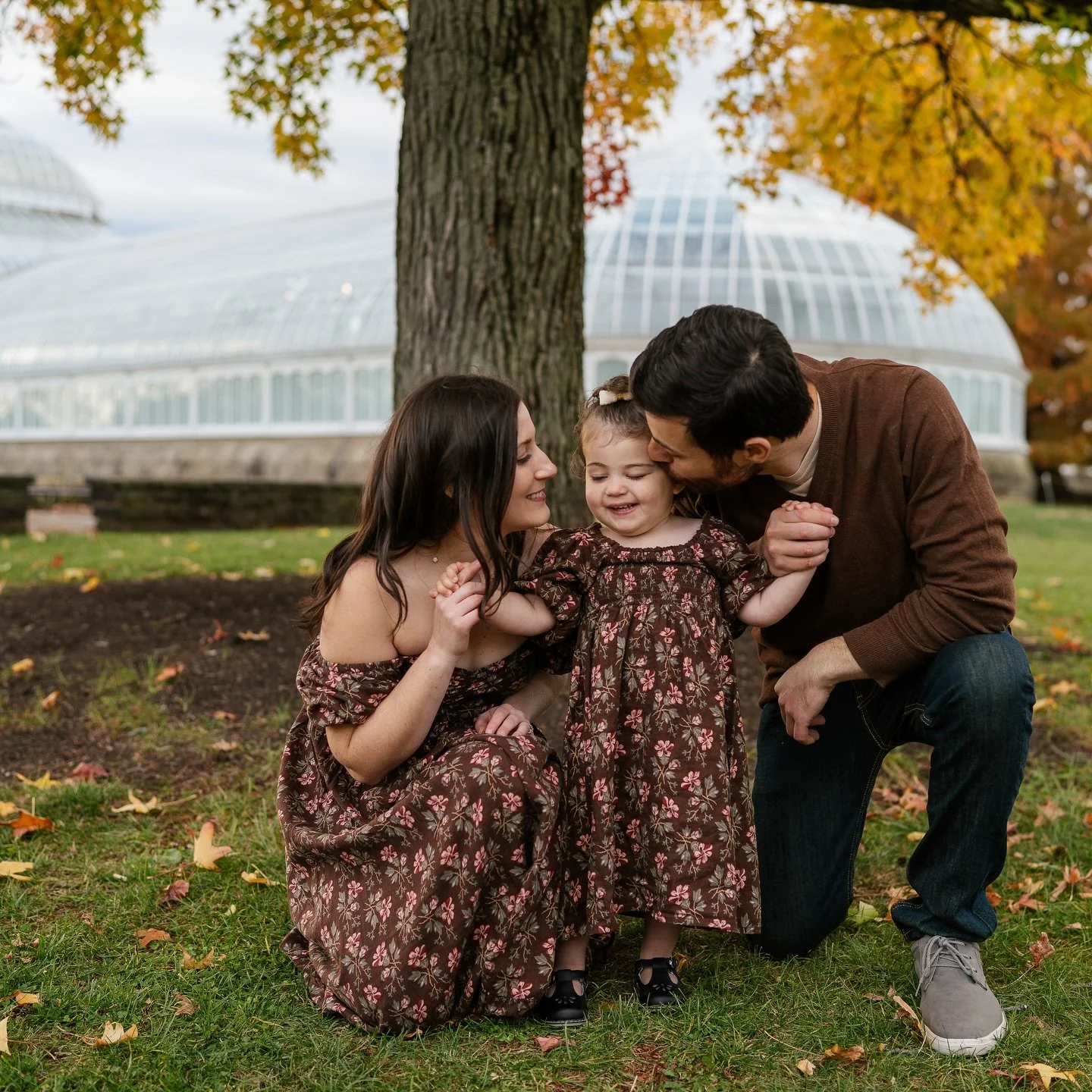 Feeling very thankful for the families that have stuck with me over the years 🤍 It is a privilege and a beautiful reminder of why I do what I do. 

I love this sweet little fam and always have so much fun doing their pictures! Thank you for the trus