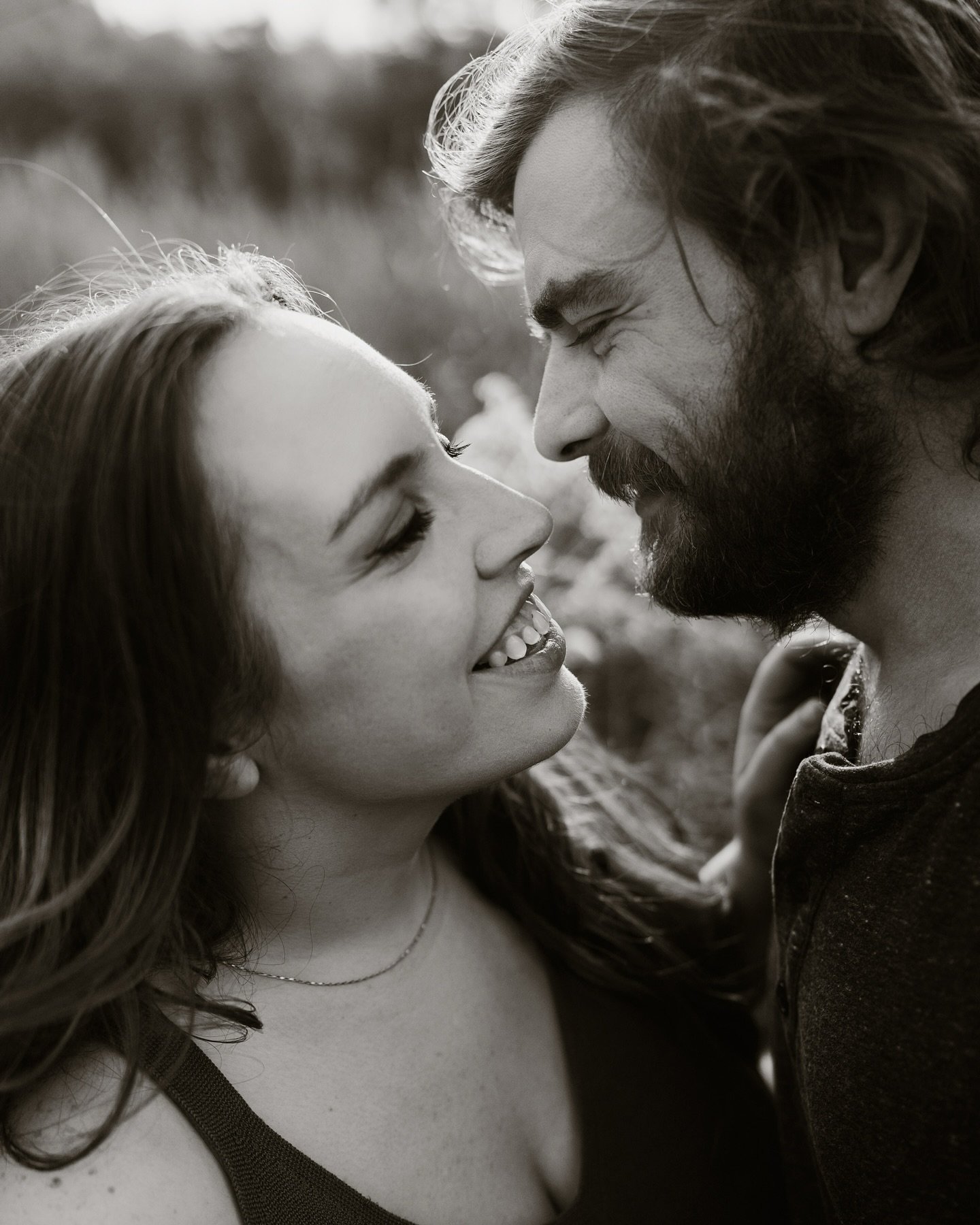 Abby + Corey 🤍
These two share a love that is truly a joy to witness, and dare I say they are quite literally perfect for each other.

So thrilled to finally share this autumn dream of an engagement session 🍁✨ @notliketheroad I still smile like a g