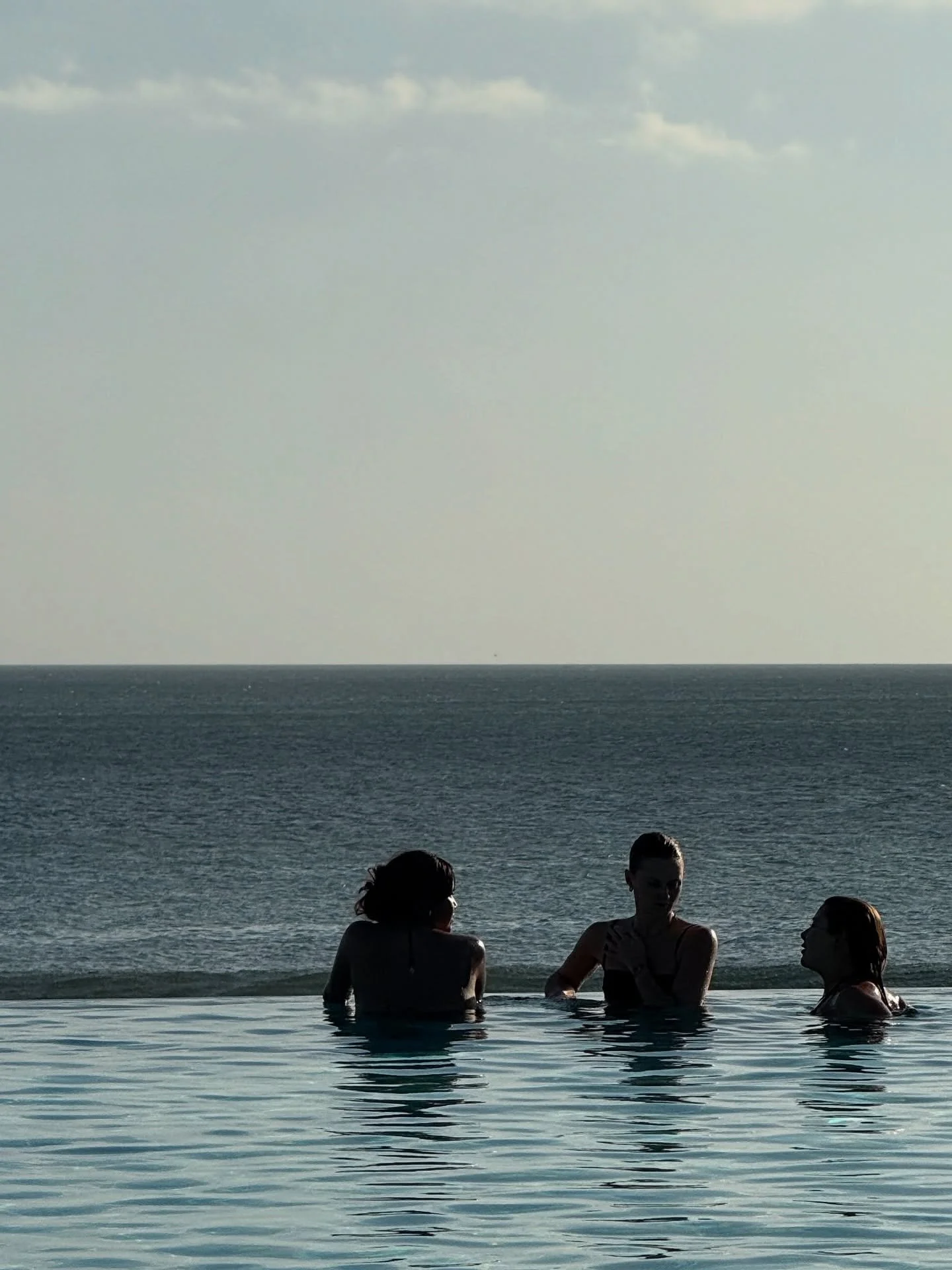 the hues of my bali time —— lotsa early nights, early mornings, dawn light, sunlight, nightime kindle light, yoga, breathing, smiling 🌞🌛
thankful now 
🤍