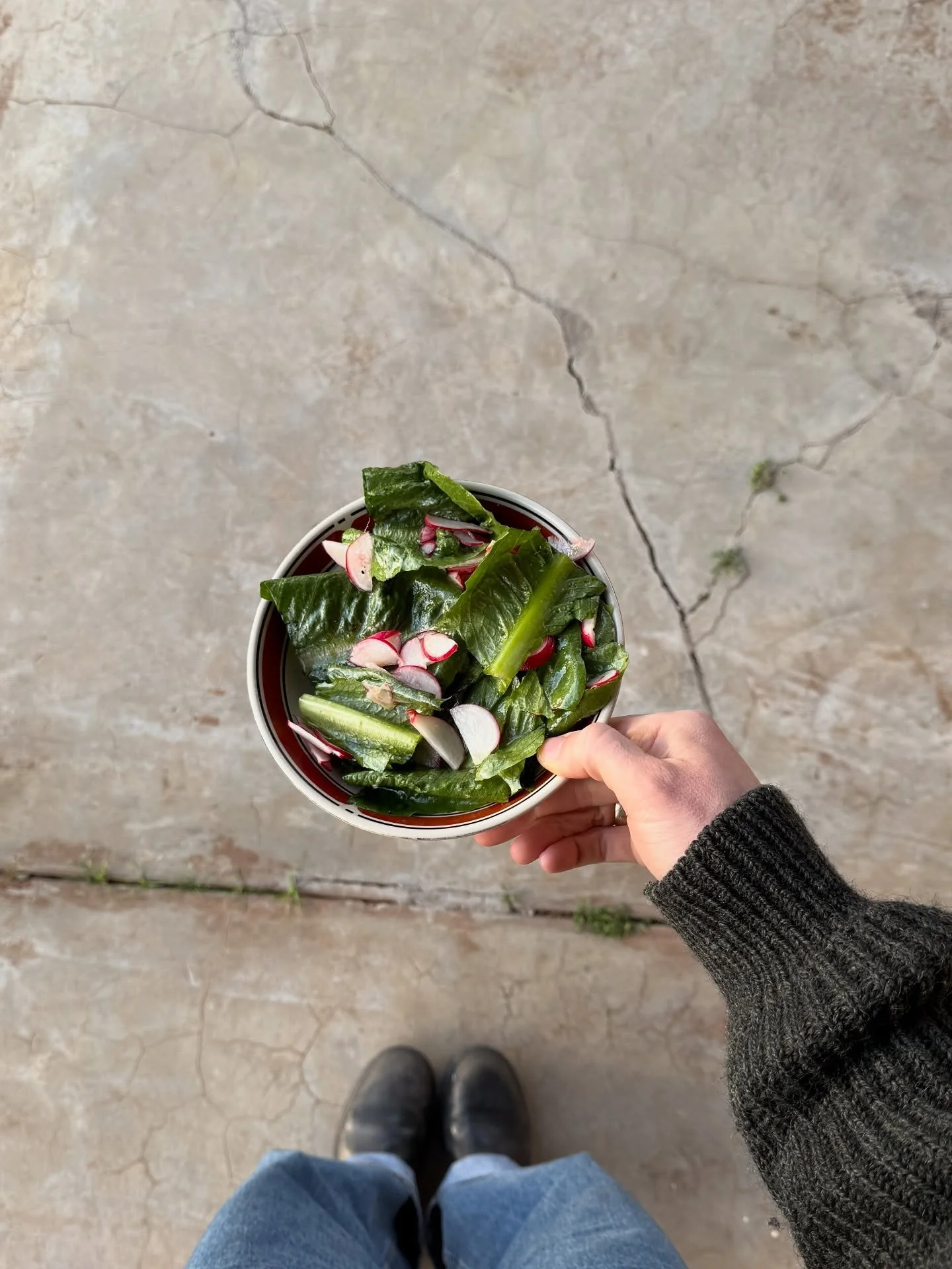 do you eat your leaves first ????? 
well you should ;)
greens / dressed leaves to BEGIN every meal— this creates a protective barrier in the intestines that slooooooowwwwwsssssss down the passage of glucose molecules into the blood stream, th