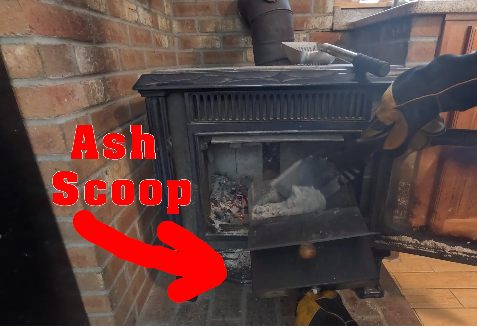 ash scoop cleaner for a wood stove