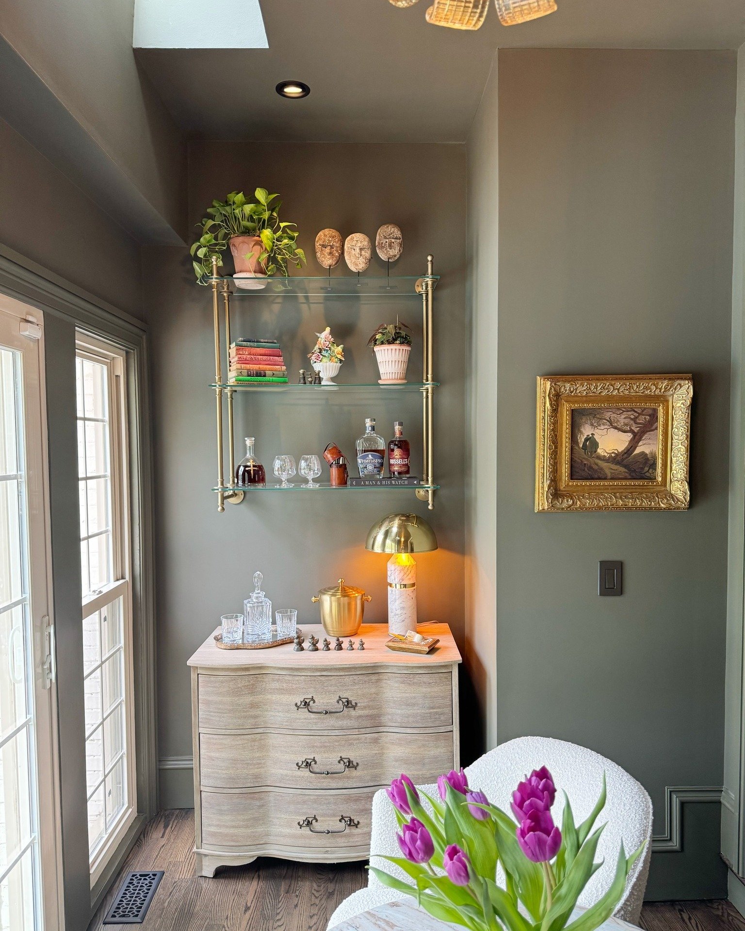 We love seeing our pots and plants come to life in your homes. Each one is more than just a plant. It&rsquo;s a living piece of art. 🌿

#greenvillesc #greenvilleplantshop #plantdesign #interiordesign #yeahthatgreenville